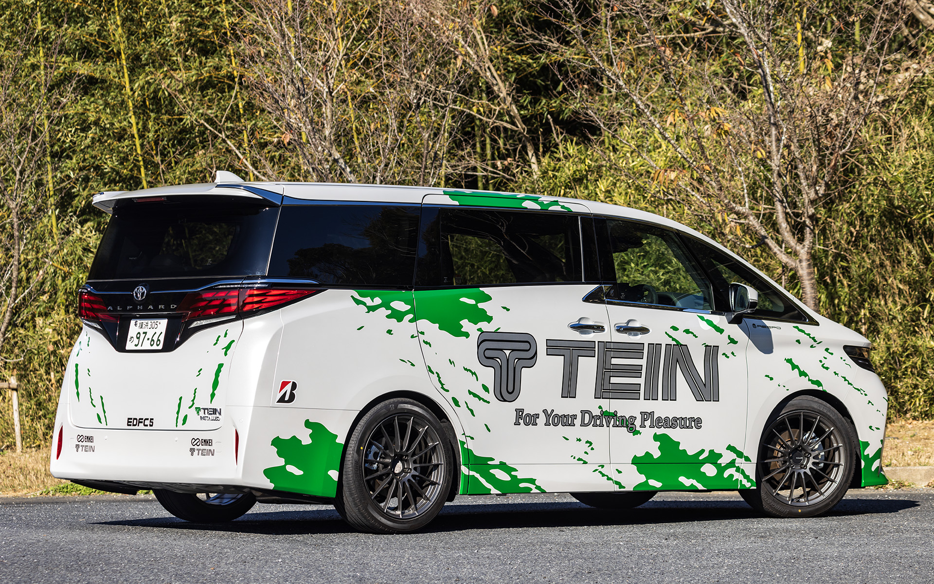 車高はフロント35mm、リア30mmダウン