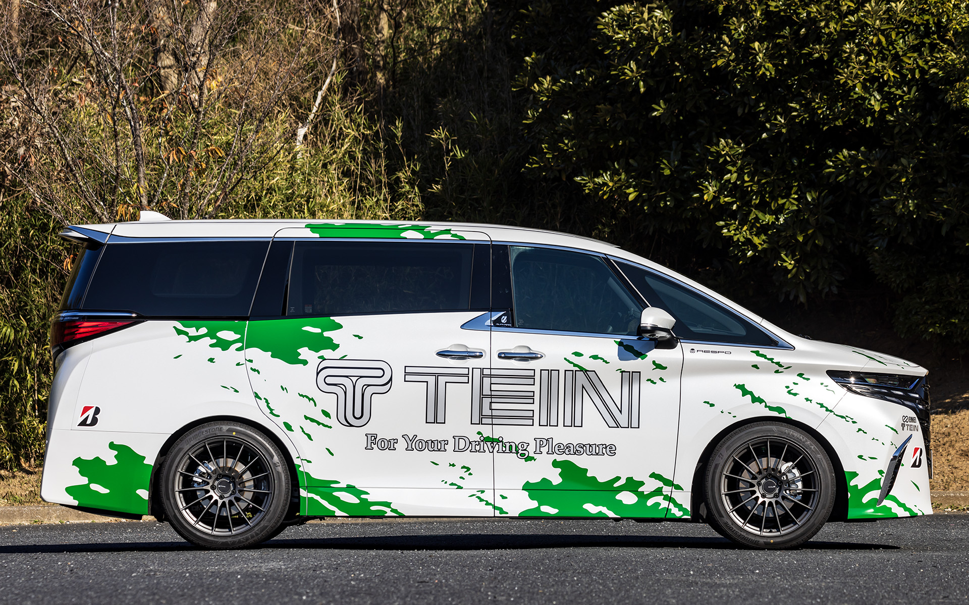 フルスペック車高調「RX1」を装着している