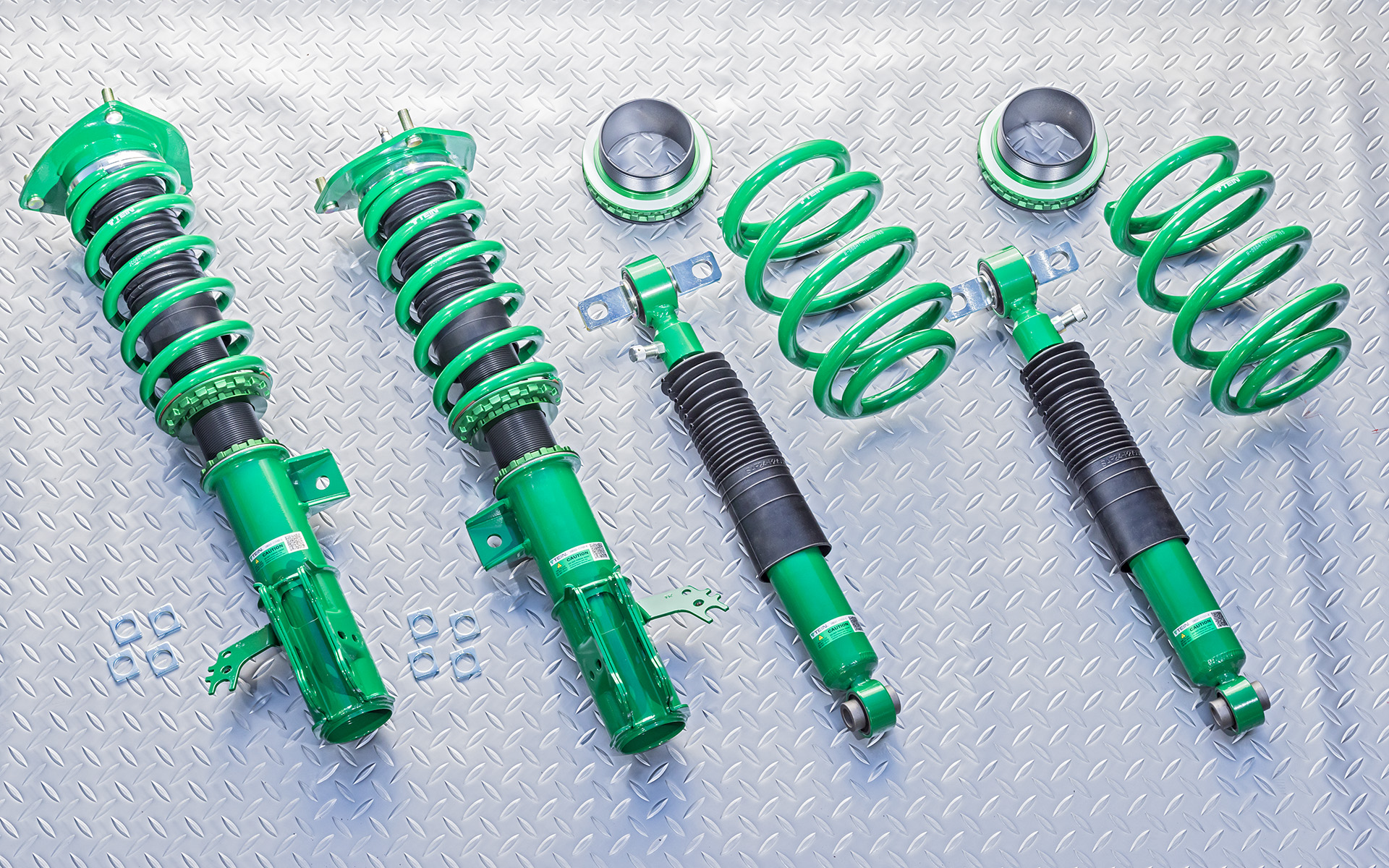 装着している新型アルファード用フルスペック車高調「RX1」の価格は23万9800円