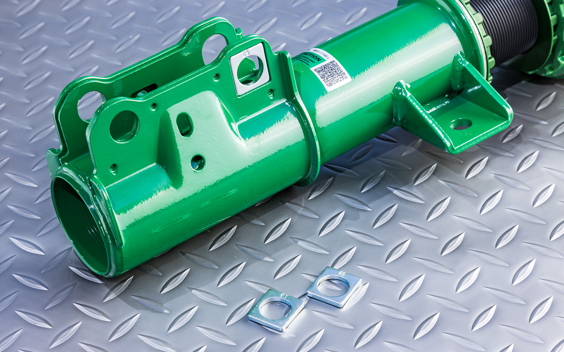 ロアブラケットにはキャンバー調整機構を採用。偏心キャンバー調整カラーを回転または反転させることで4パターンのキャンバー角の変更が可能。アッパーマウント側で調整ができない車種でもキャンバー調整を可能とした