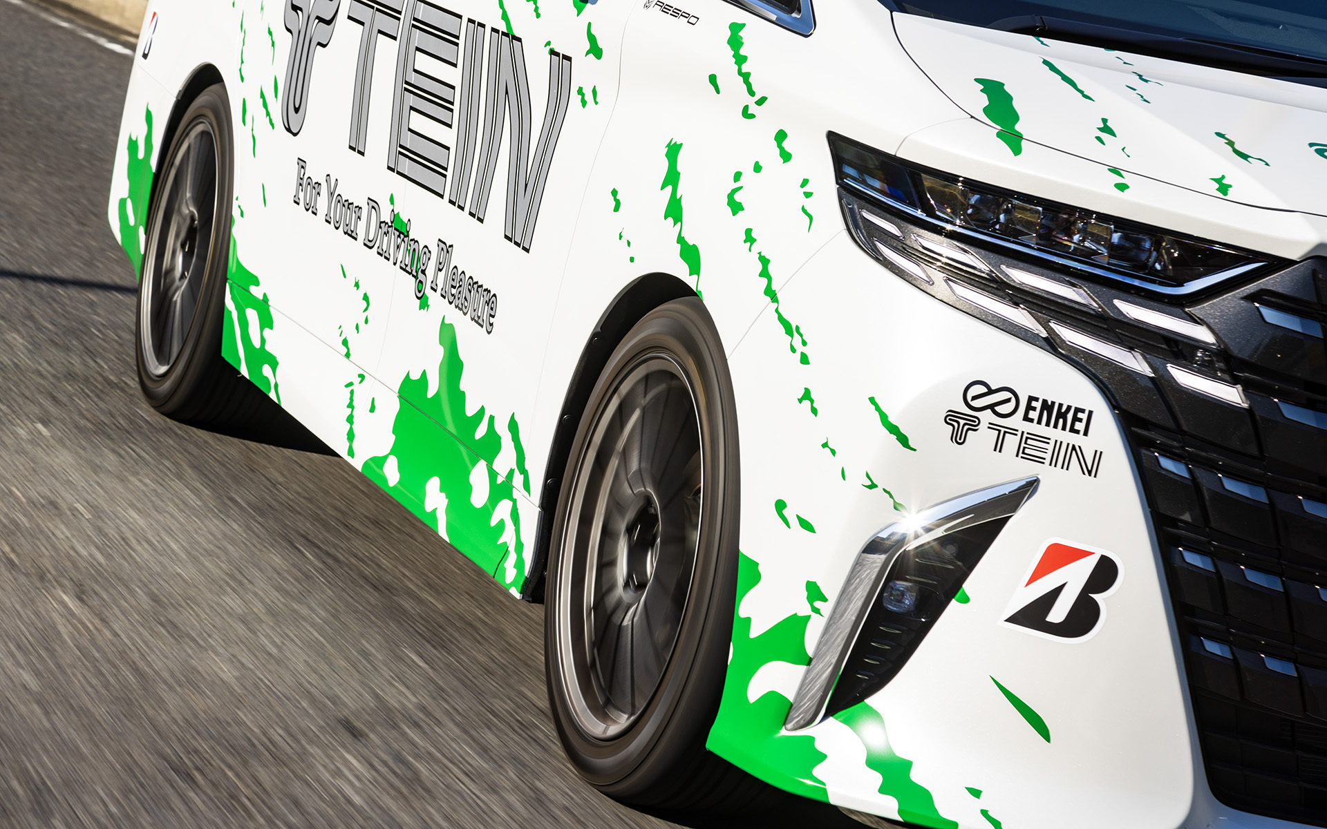 走行中でも室内から減衰力を調整できるのはありがたい