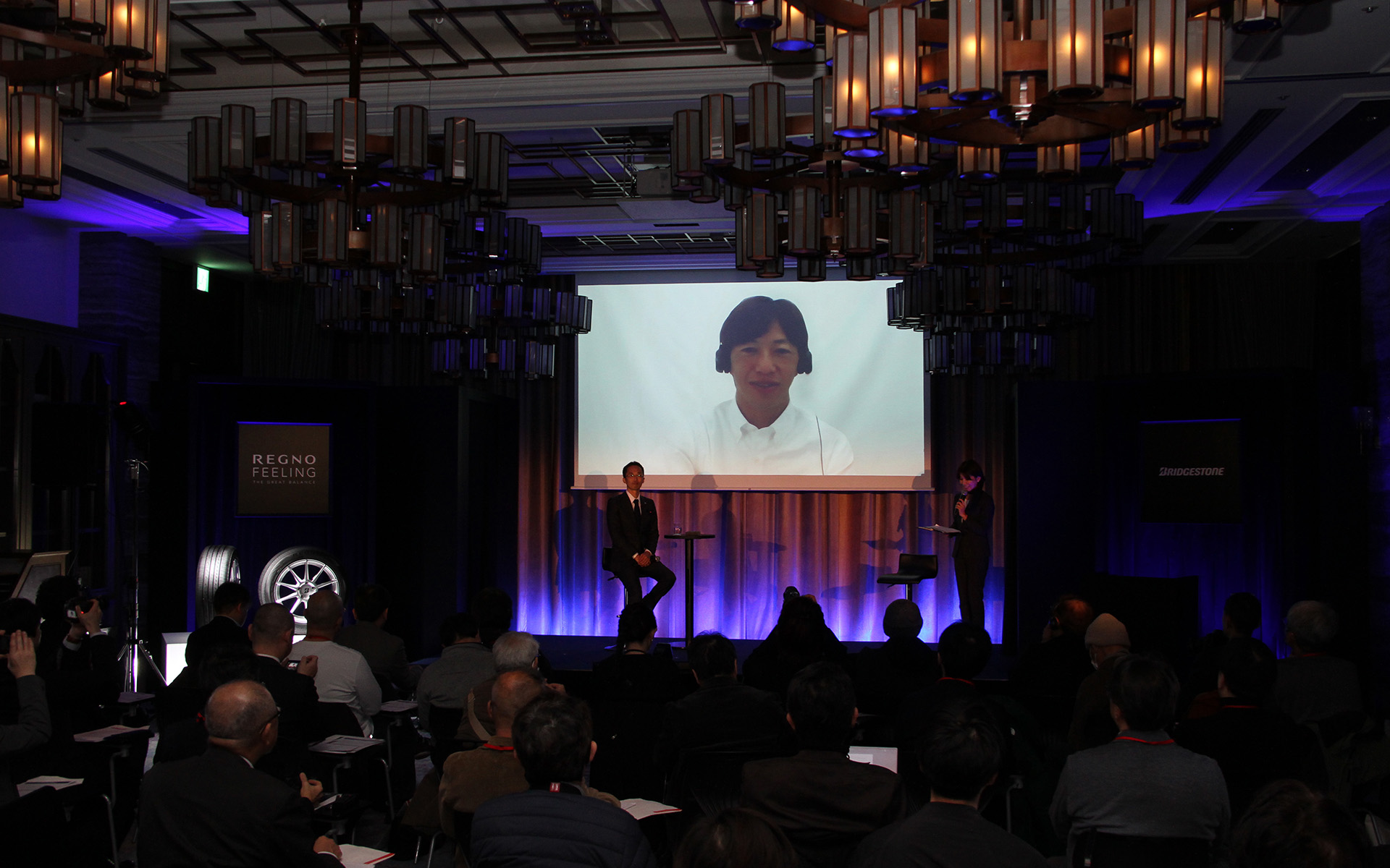 発表会の後半には株式会社ブリヂストン PSタイヤ製品企画第1部 部長の橋本賢人氏と、レグノ GR-X IIIの開発に携わったレーシングドライバーの立川祐路氏によるトークショーも。両人とも「レグノ GR-X IIIはどのようなクルマにもマッチするタイヤ」などとアピールした