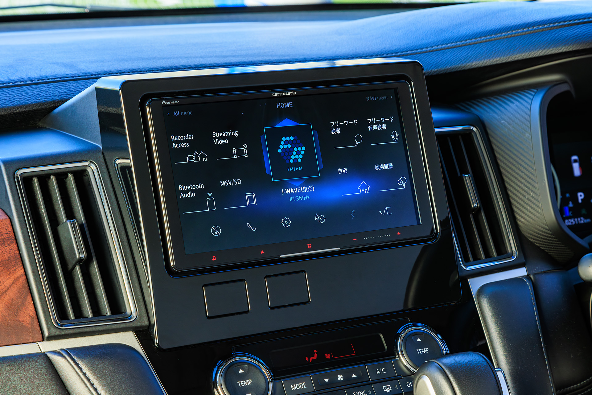 今回試すのは最新モデルのサイバーナビ「AVIC-CQ912III-DC」
