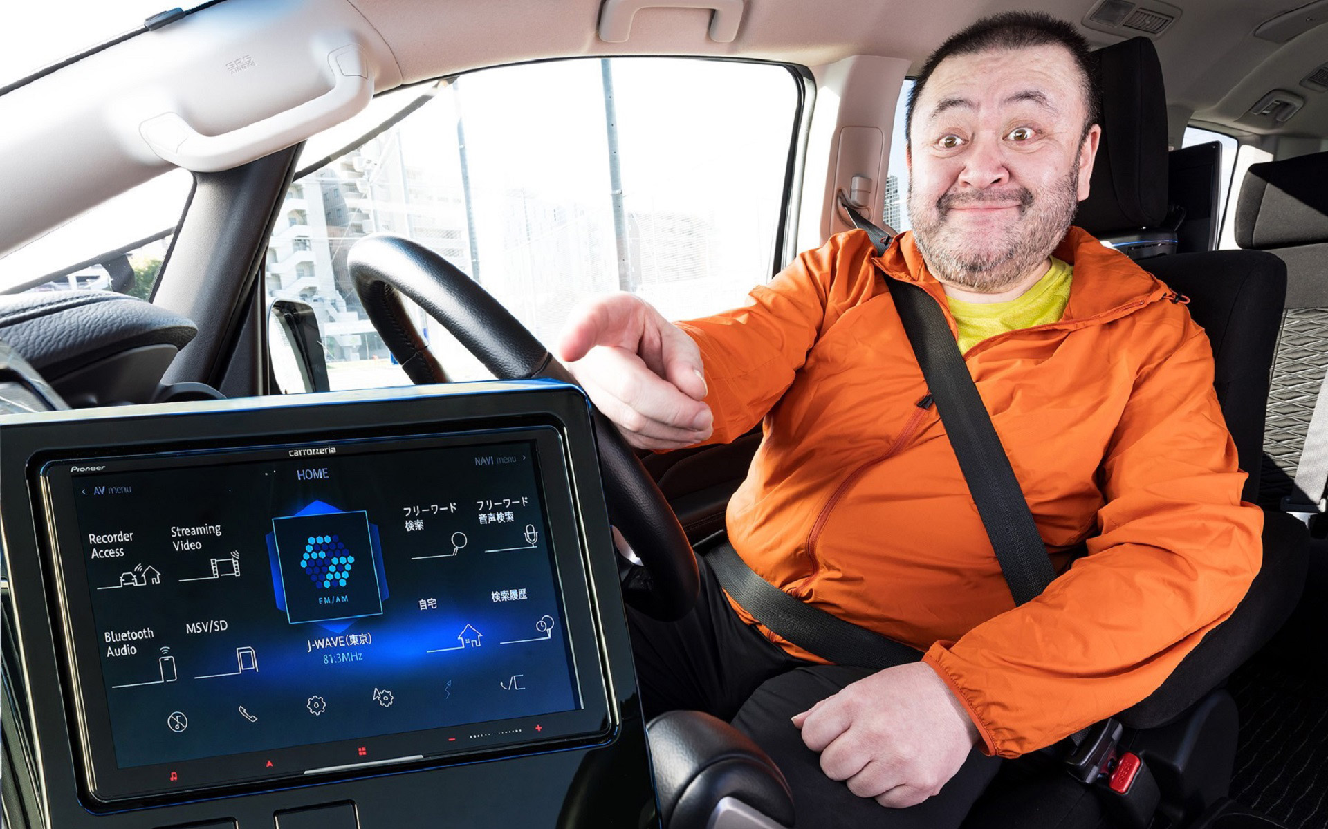 収入のほとんどをカッコよいし、サイバーだし、ナイスだし、ジョリーグッドなデバイスにつぎ込みつつ、ライター稼業に励むスタパ齋藤氏が、カロッツェリアの最新「サイバーナビ AVIC-CQ912III-DC」を実際に使ってみた