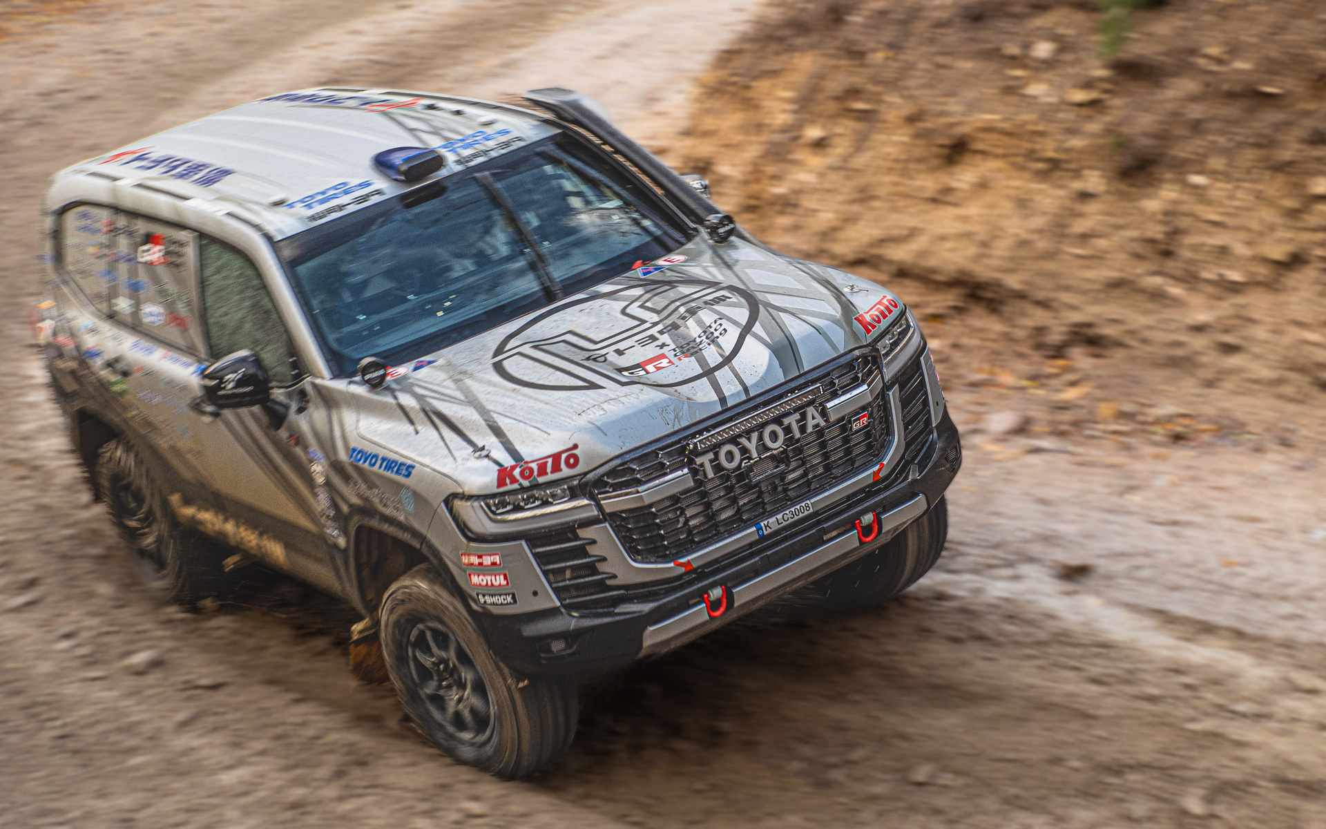 TLCのランドクルーザー300 GR SPORT（ダカールラリー2024仕様）