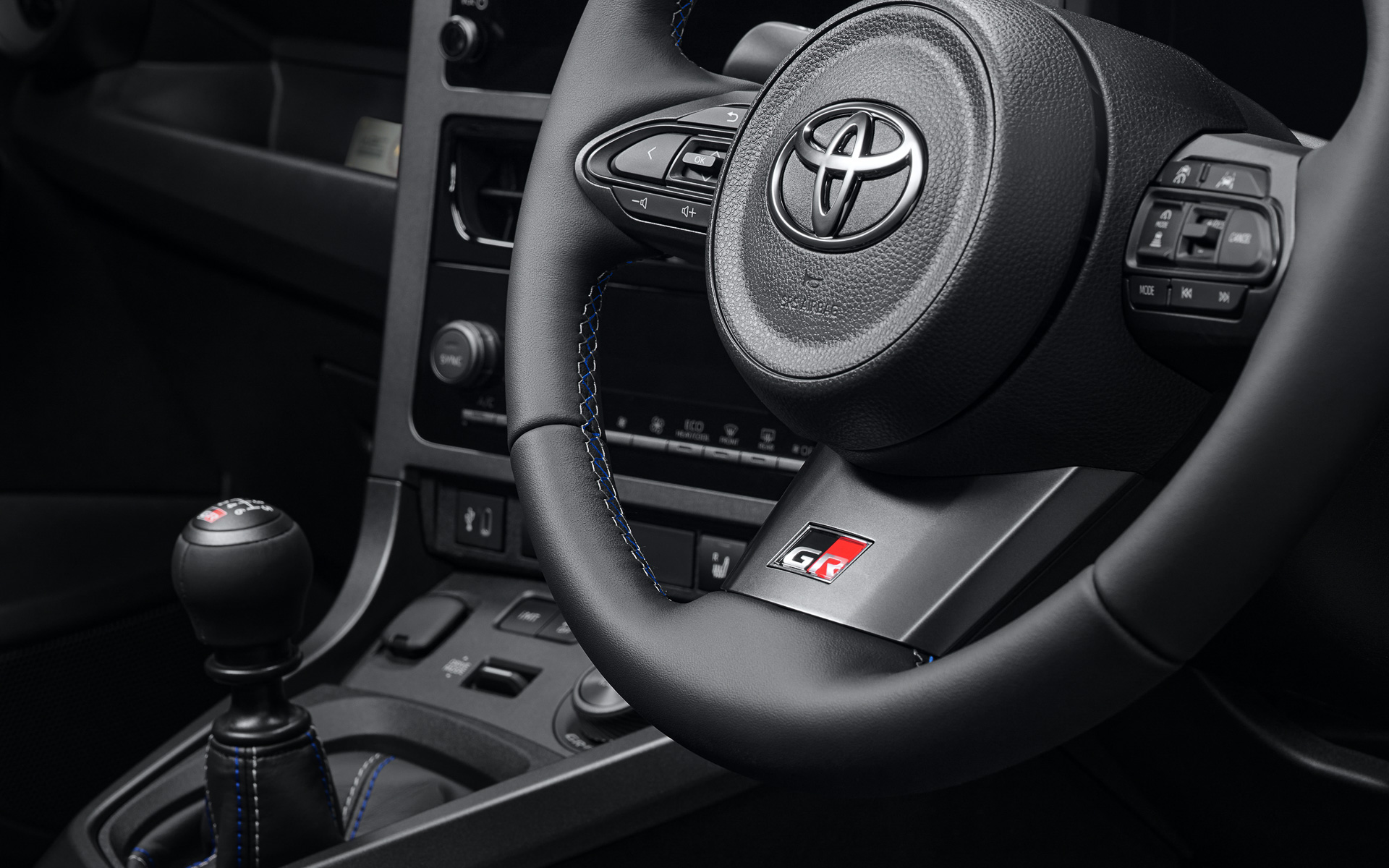 フィンランド国旗をあしらったステッチ