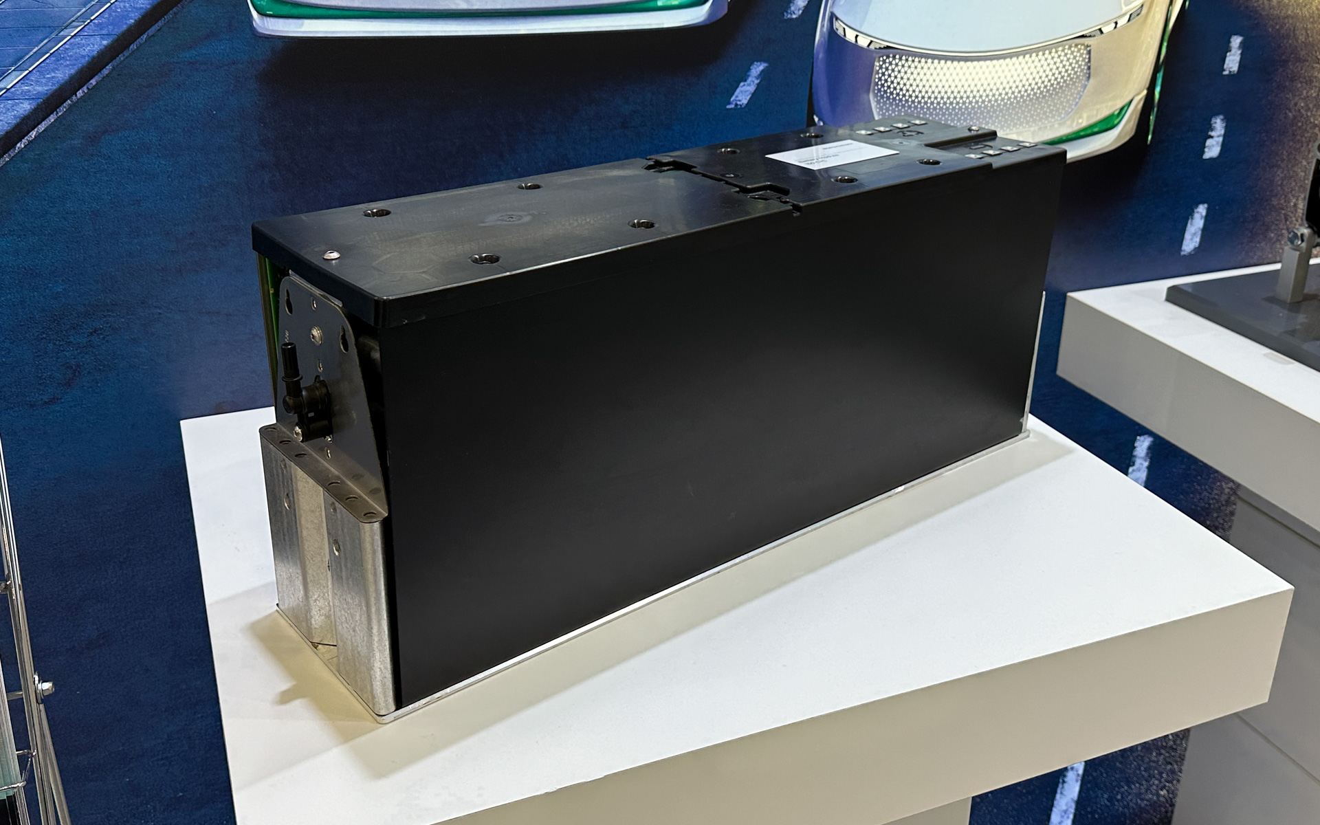 オートモーティブワールド2024の会場で展示された電動車向け製品群