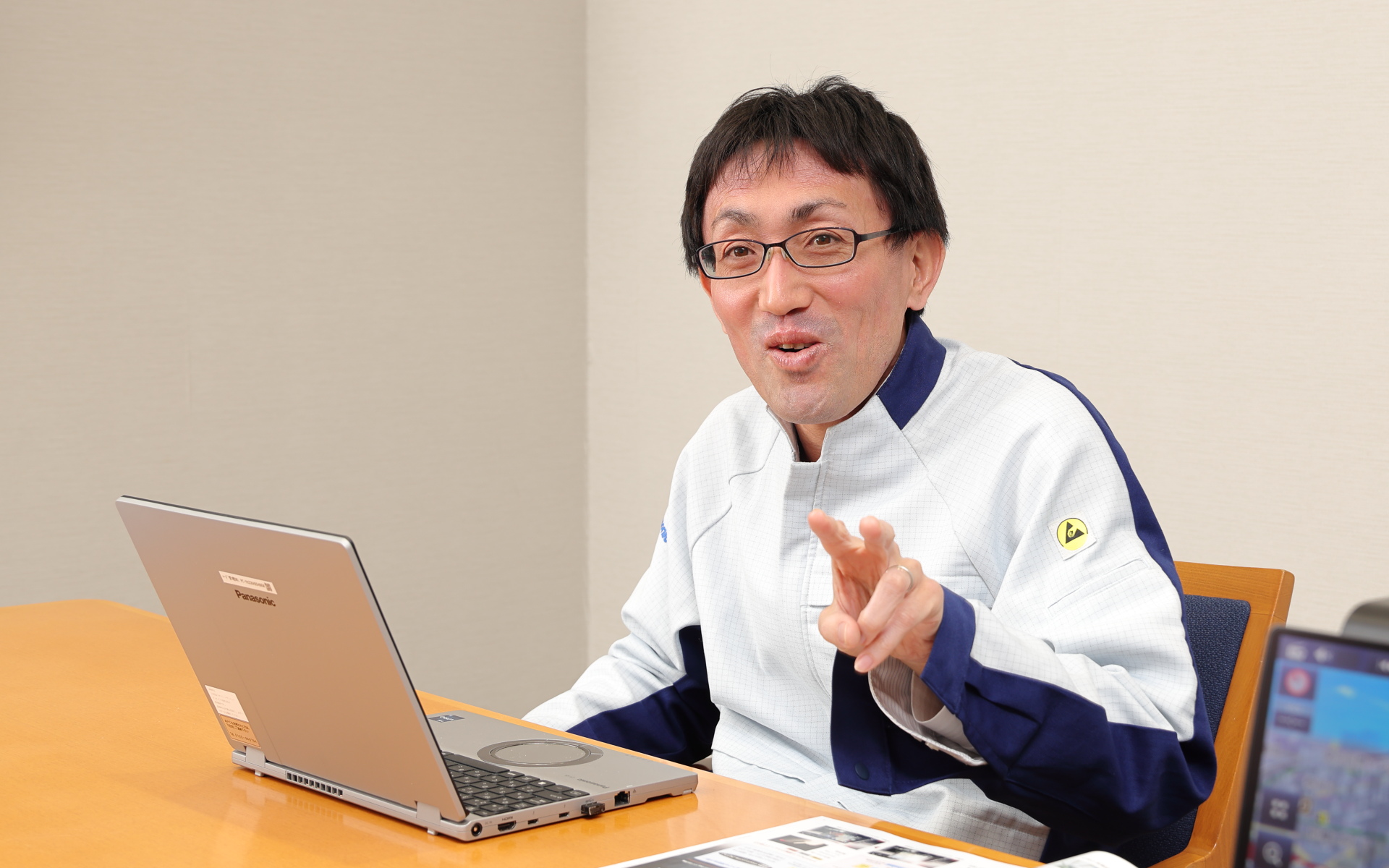 カーナビでもスマートフォンのようなストレスのない操作を実現した、と説明する村田氏