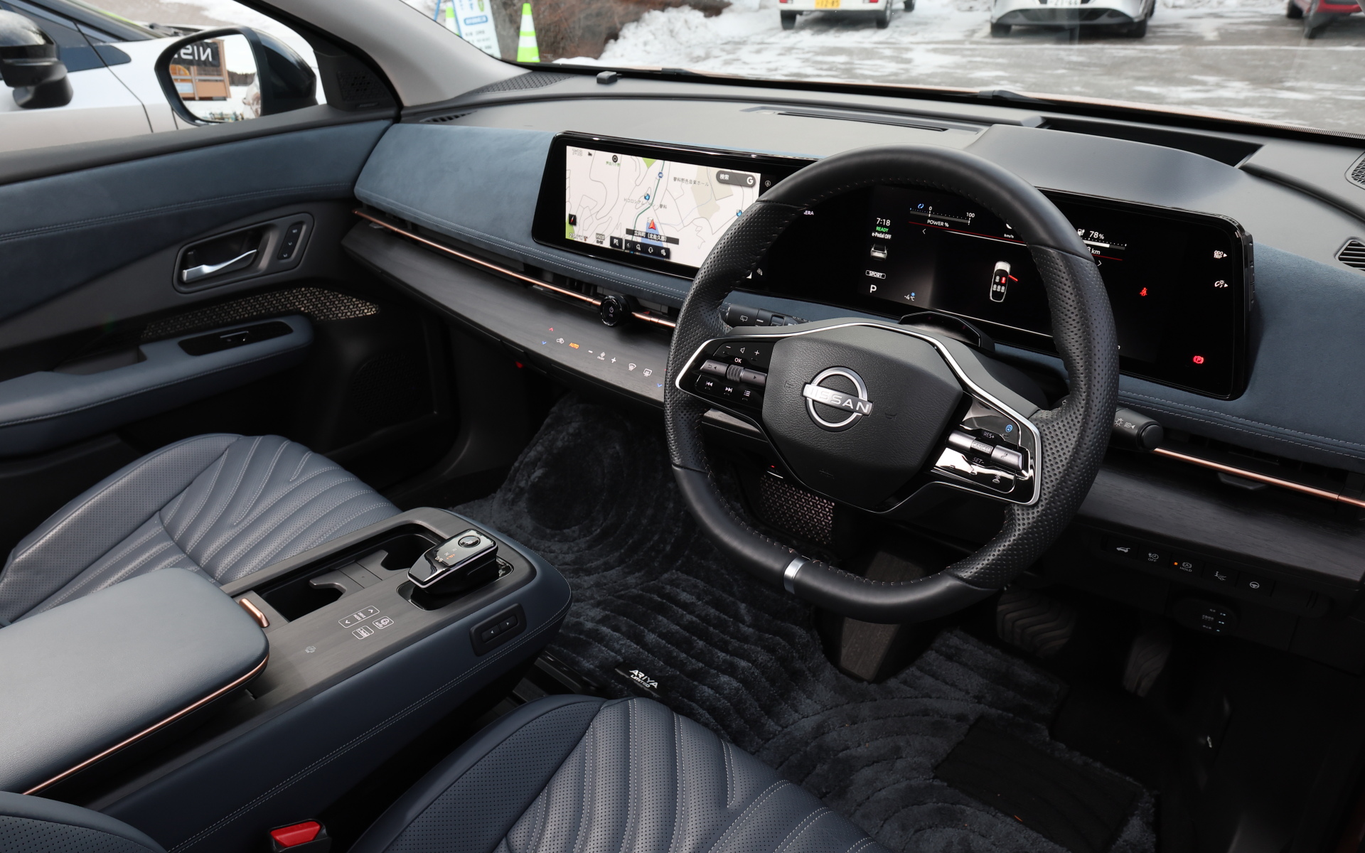 アリア B9 e-4ORCE limited。91kWhのバッテリを搭載し、フロントモーターは最高出力160kW（218PS）/5950-11960rpm、最大トルク300Nm（30.6kgfm）/0-4392rpmを、リアモーターは最高出力160kW（218PS）/5950-10320rpm、最大トルク300Nm（30.6kgfm）/0-4392rpmを発生する。装着スタッドレスタイヤはブリヂストン VRX3