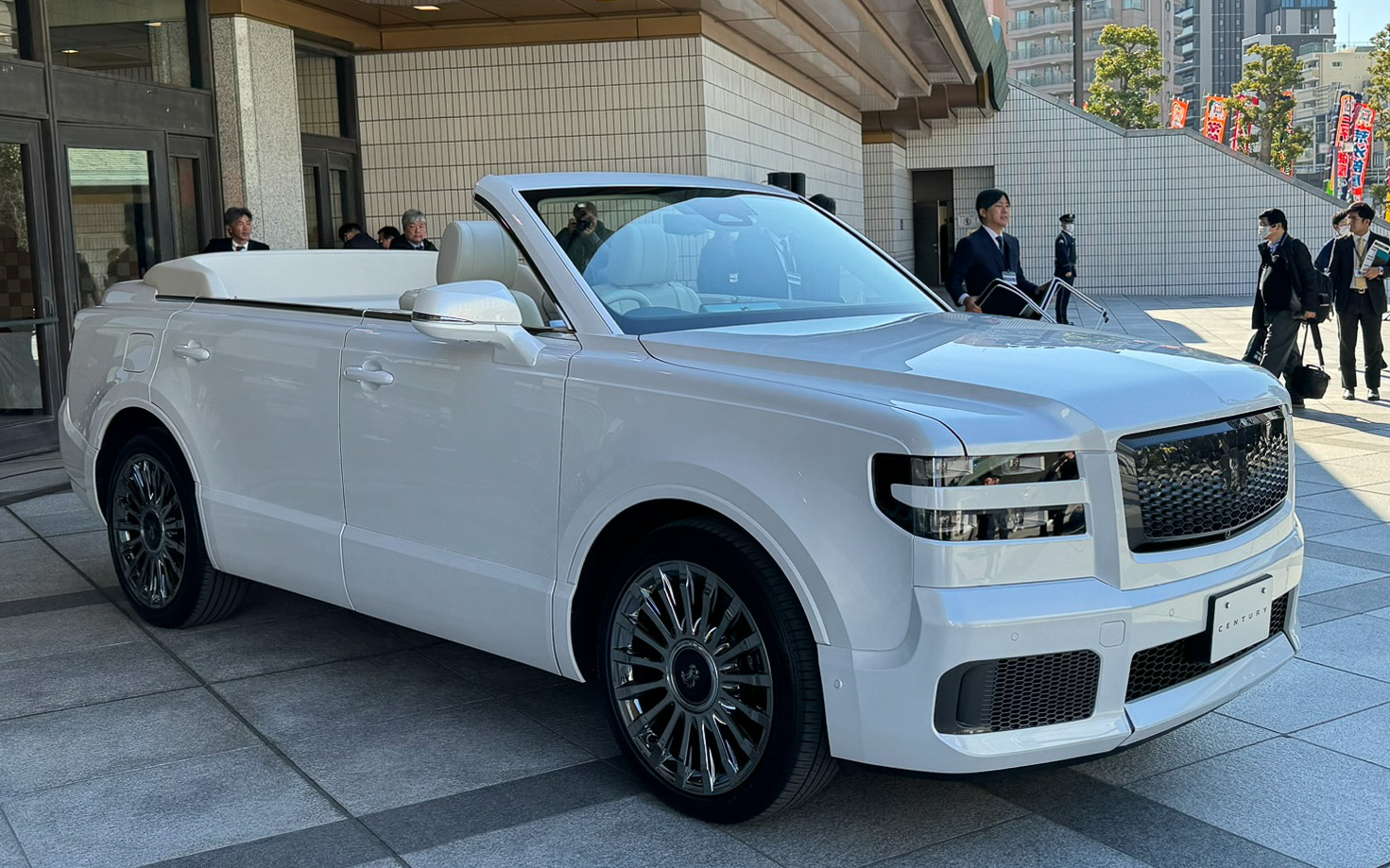 センチュリーならではの気品と迫力が同居する