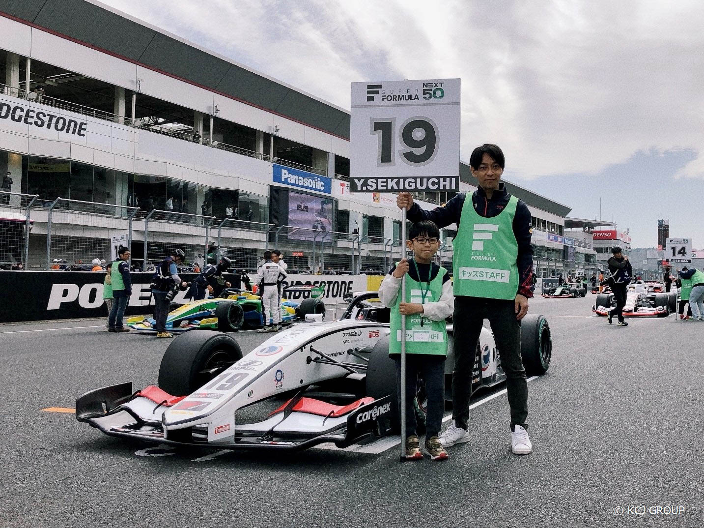 グリッドボードホルダー