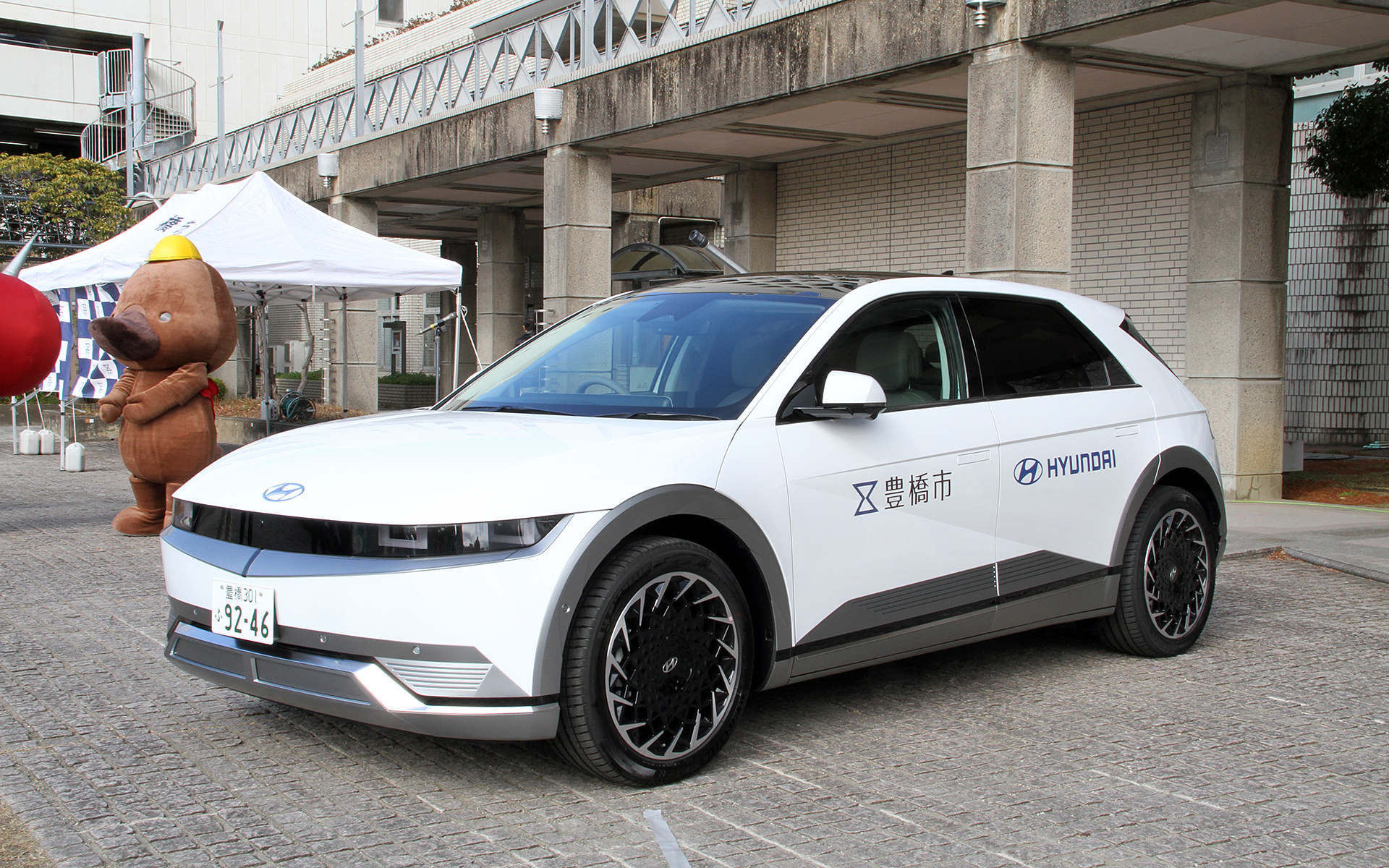 豊橋市の公用車として使われるアイオニック5。グレードは最上級の「Lounge AWD」（599万円）とのこと