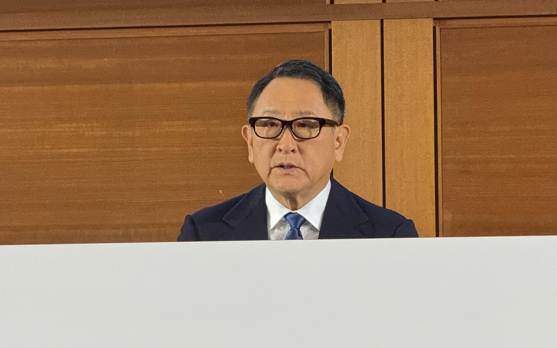 一人で登壇し、トヨタグループビジョン「次の道を発明しよう」を発表したトヨタ自動車株式会社 代表取締役会長 豊田章男氏