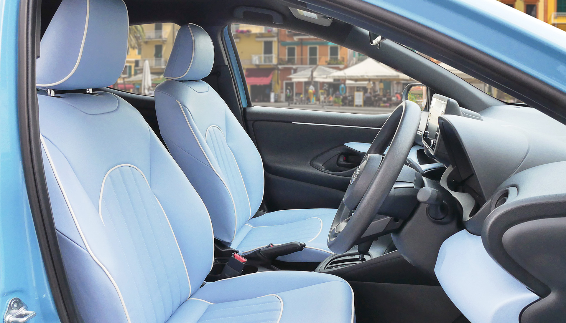 光岡自動車の「ビュート ストーリー」