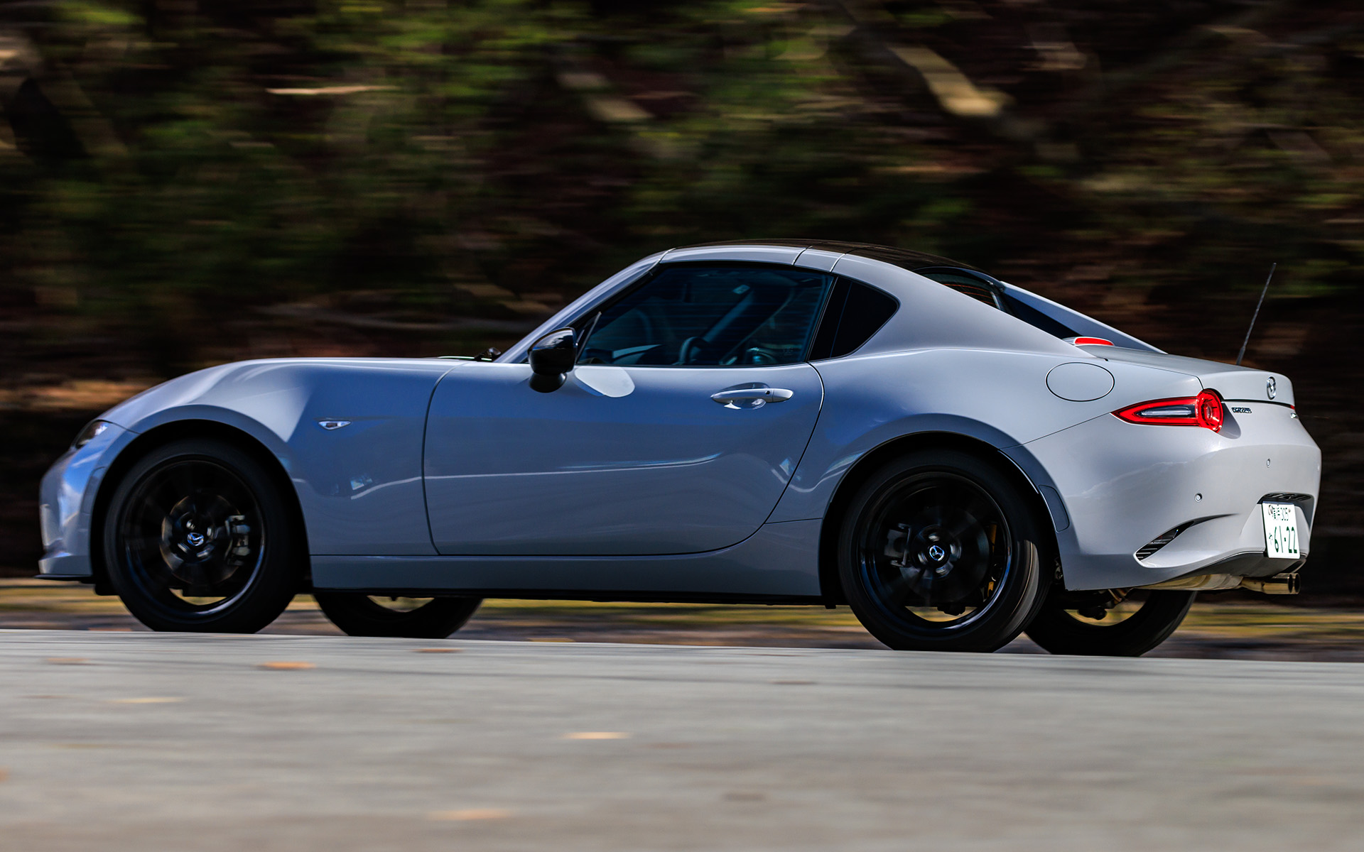 試乗車のボディカラーはエアログレーメタリック