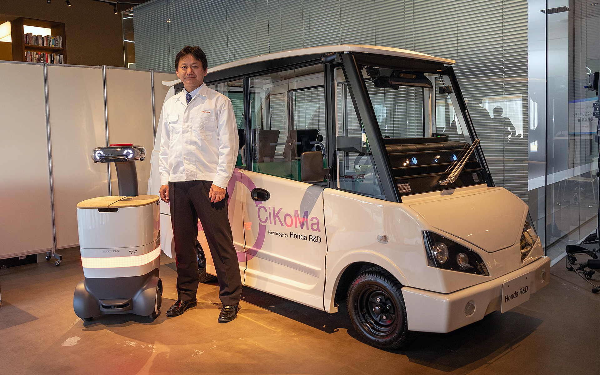 ホンダが実証実験を続けているHonda CI（Cooperative Intelligence）を使う電動マイクロモビリティの「CiKoMA（サイコマ）」とマイクロモビリティロボットの「WaPOCHI（ワポチ）」の体験試乗が開始されることから発表会が行なわれた