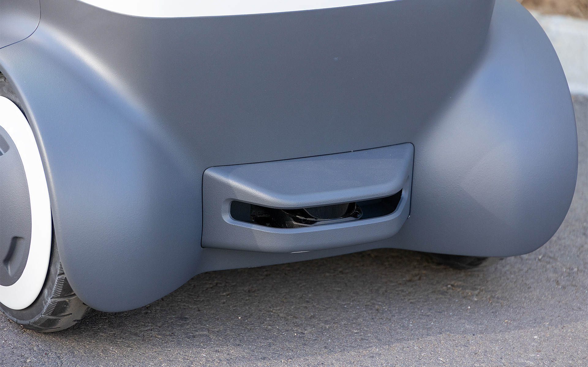 カメラのほかに前後にライダーも装備する