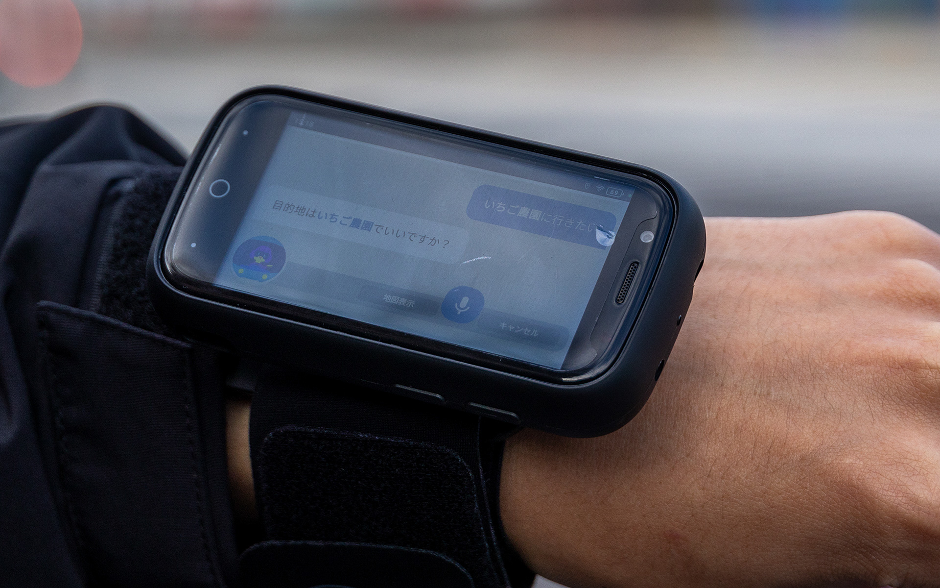 端末に話しかけることでサイコマとコミュニケーションが取れる。呼ぶときも端末への音声で行なう