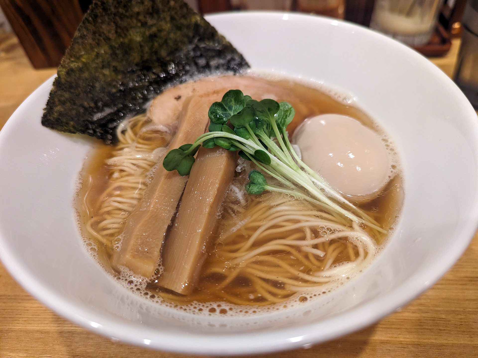 クルマに乗らずともでき、クルマに乗るとより多くのお店に行けるようになるのが、ラーメン活動のよいところですね。おなかすいたー！