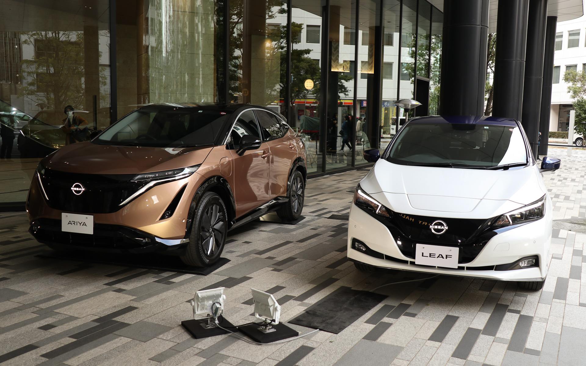 会場では日産のBEV（バッテリ電気自動車）4モデルを車両展示。なかでも発表されたばかりの「クリッパーEV」は注目度も高く、休憩時間などを利用して内外装を見学する人も多かった