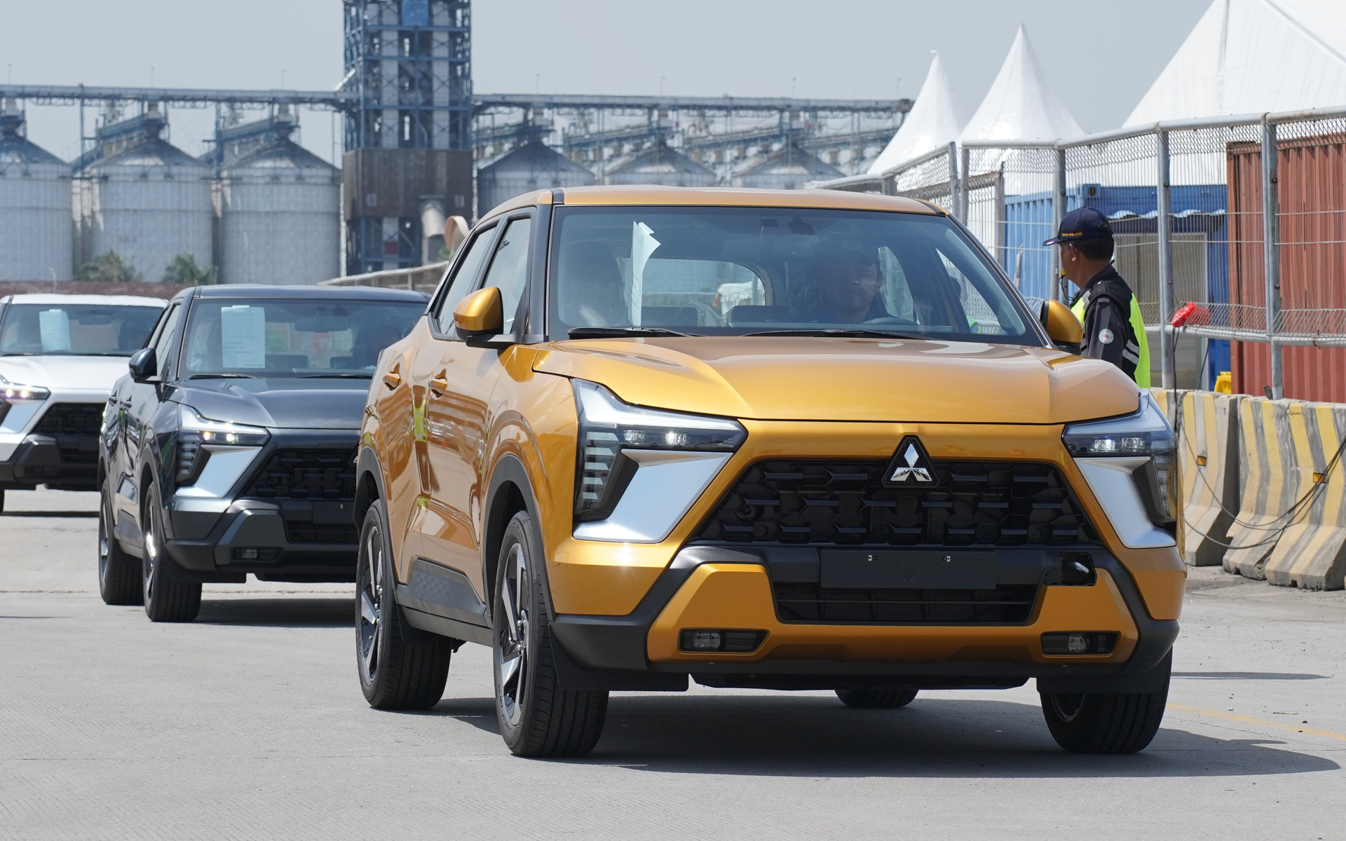 三菱自動車が新型コンパクトSUV「エクスフォース」をインドネシアから輸出開始