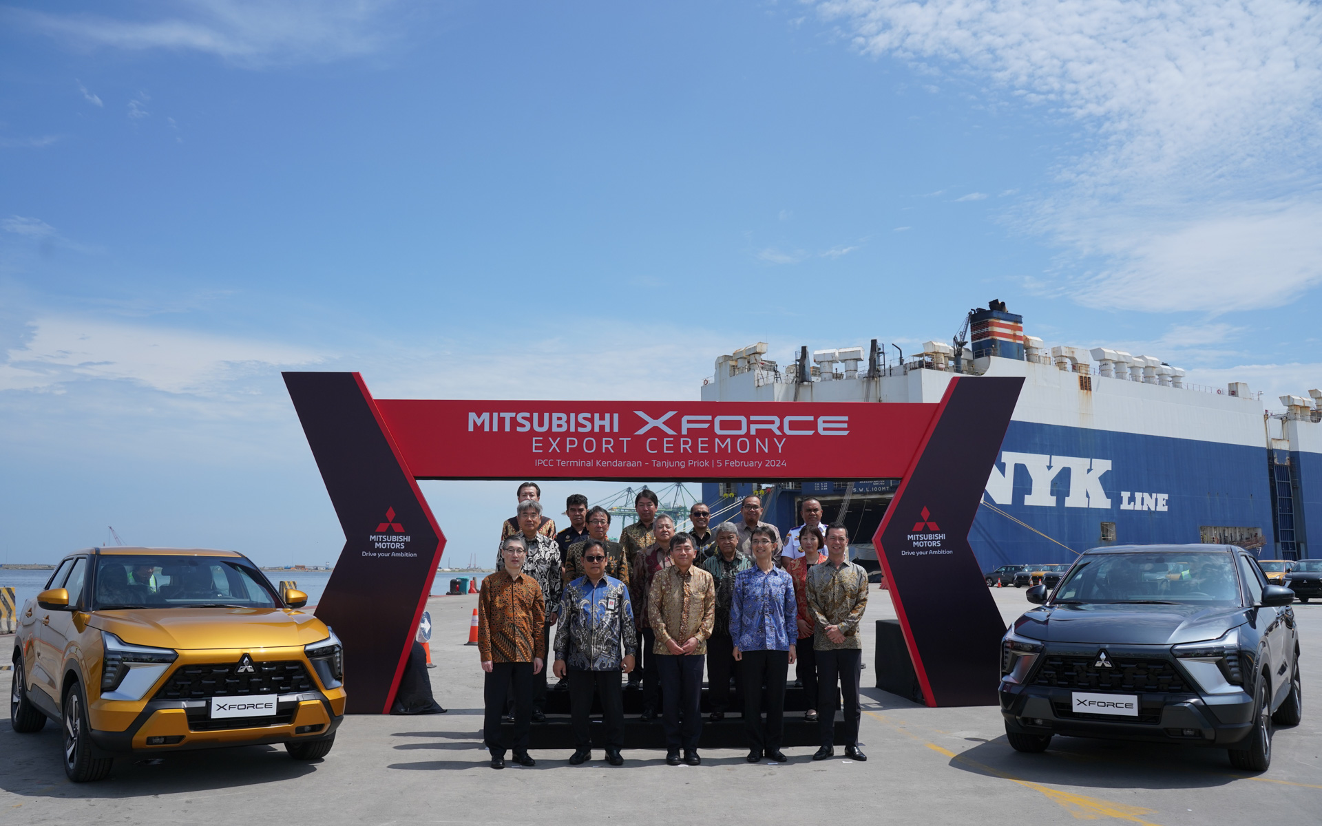 タンジュンプリオク港にて開催された記念式典