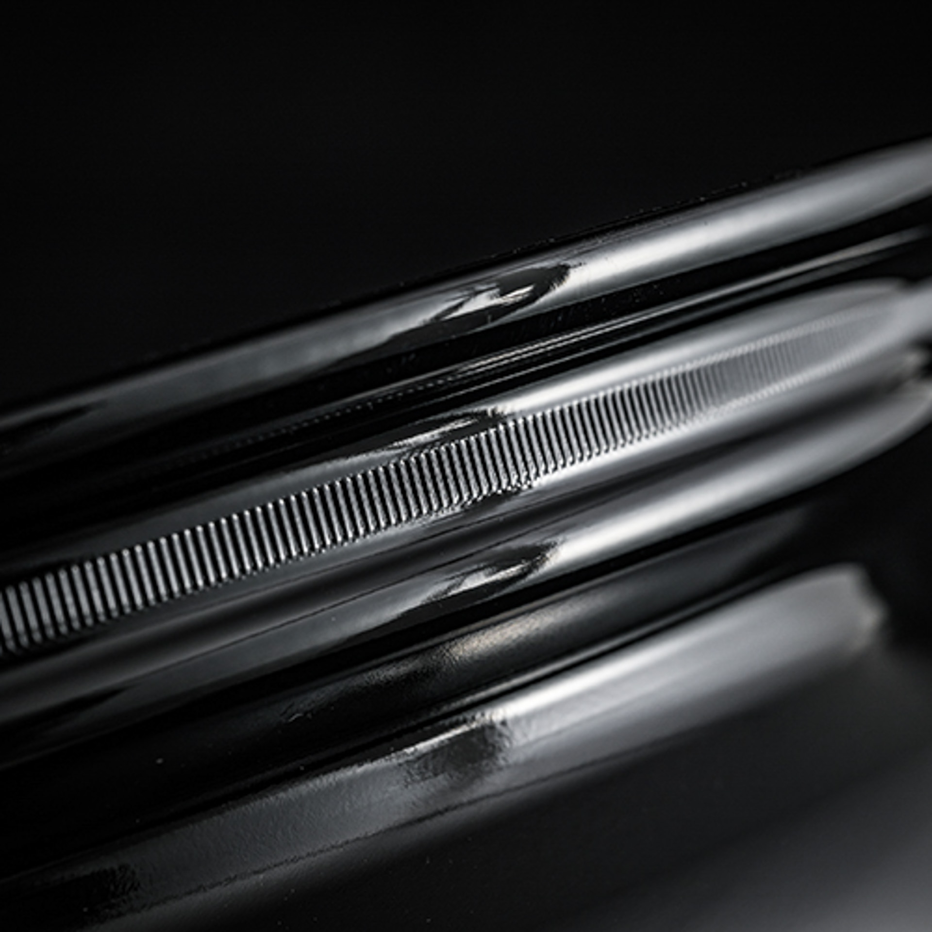 ローレット加工が施されている