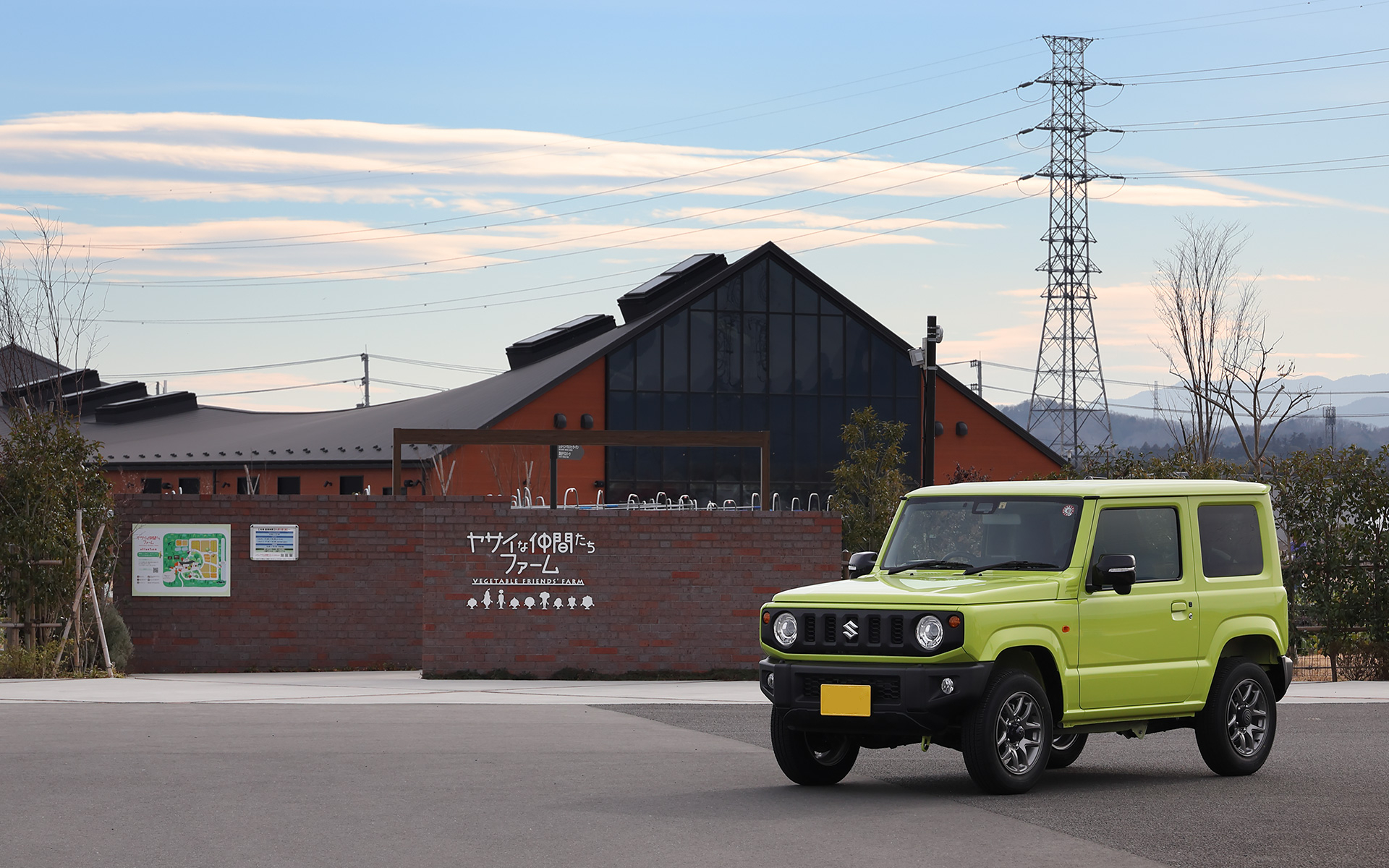 今回乗ったのはこちらのジムニー。ジムニーと言えば「宇宙刑事シリーズ」ですわね