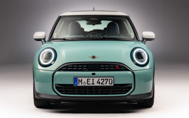 MINI、3ドアモデルの新型「クーパーC」「クーパーS」 前後デザイン刷新
