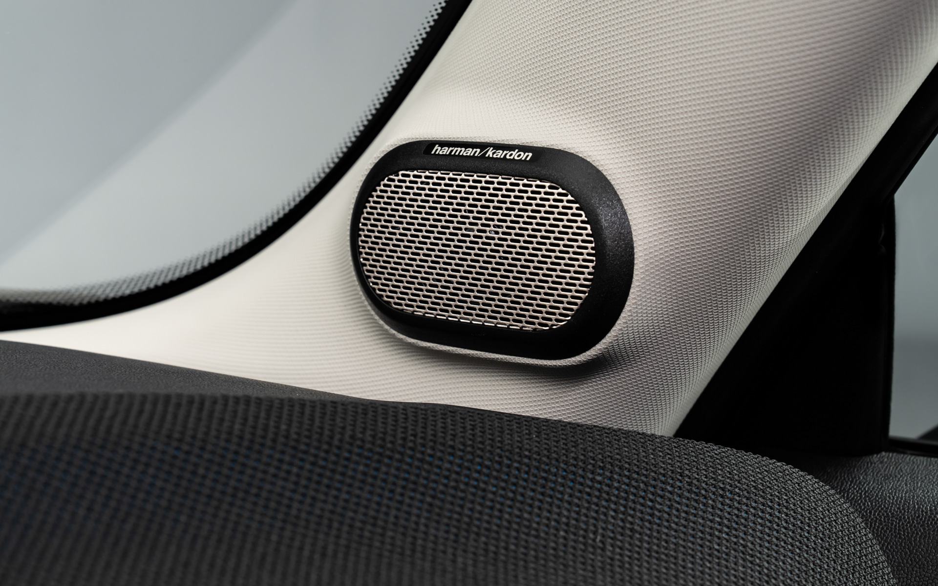 Aピラーのスピーカー