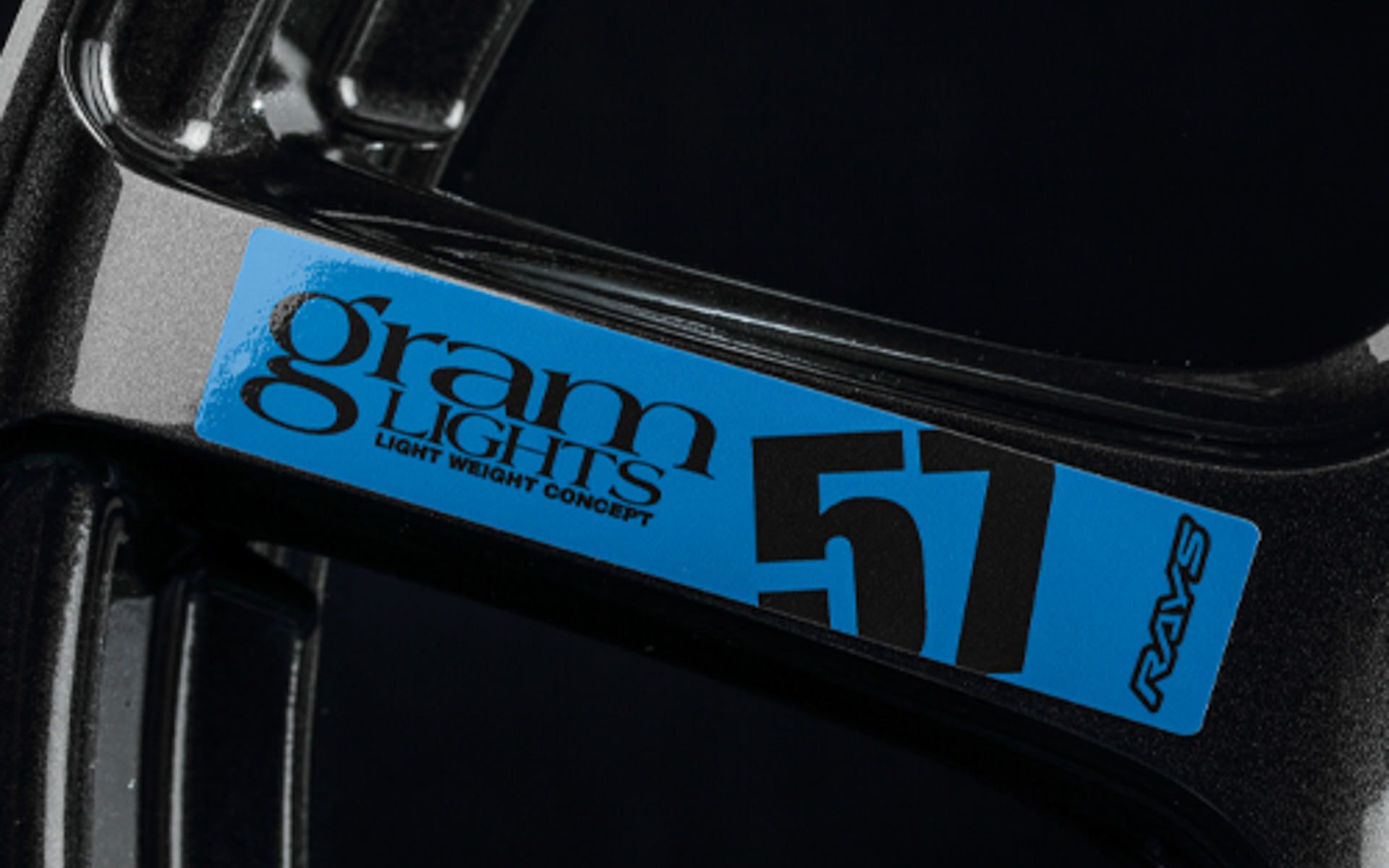 グラムライツブルーのステッカーが付属