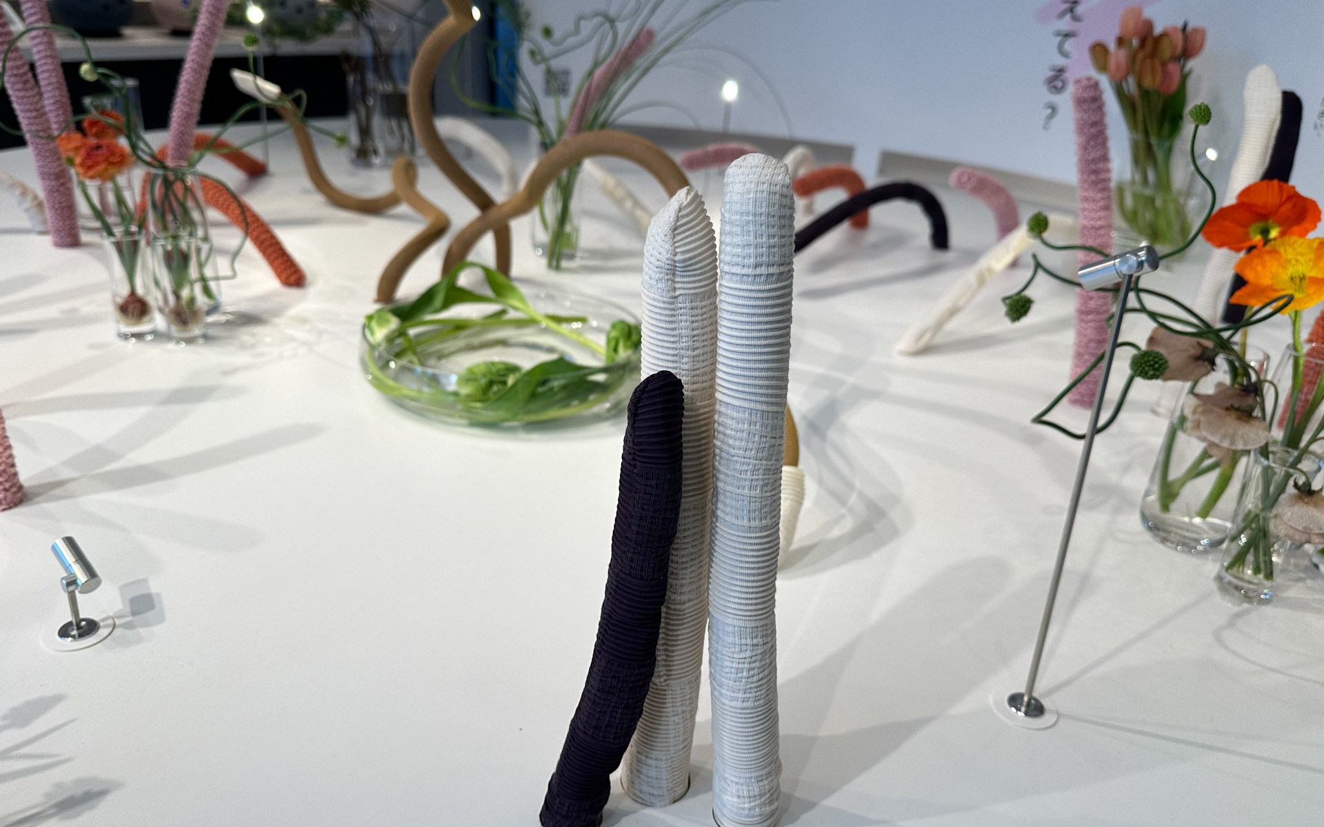 握った人の想いに応じて人工筋肉が動き出す