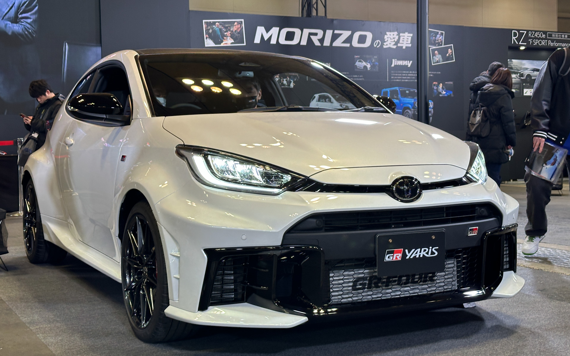 LEDのヘッドライトを採用する進化型「GRヤリス RZ“High performance”」