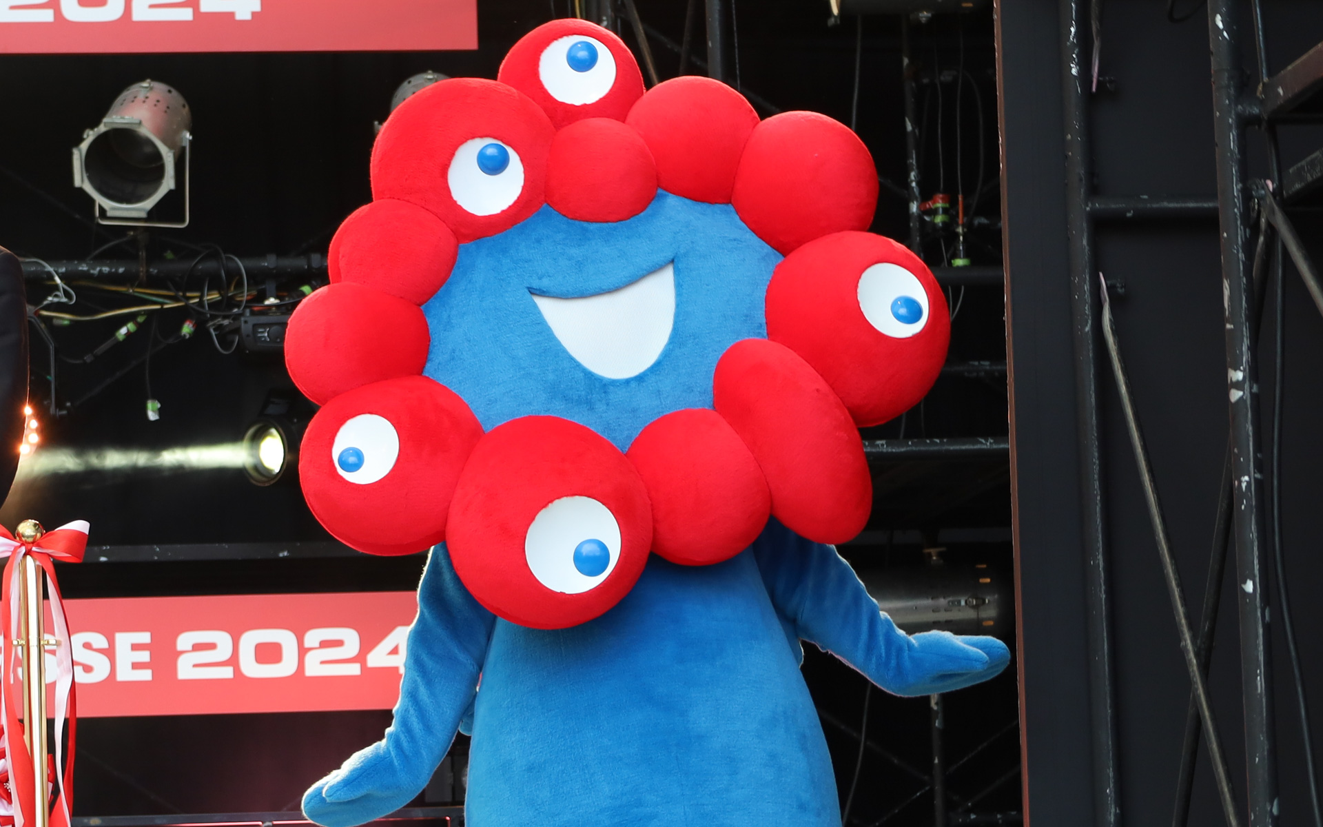 大阪・関⻄万博の公式キャラクター ミャクミャクがオートメッセに登場