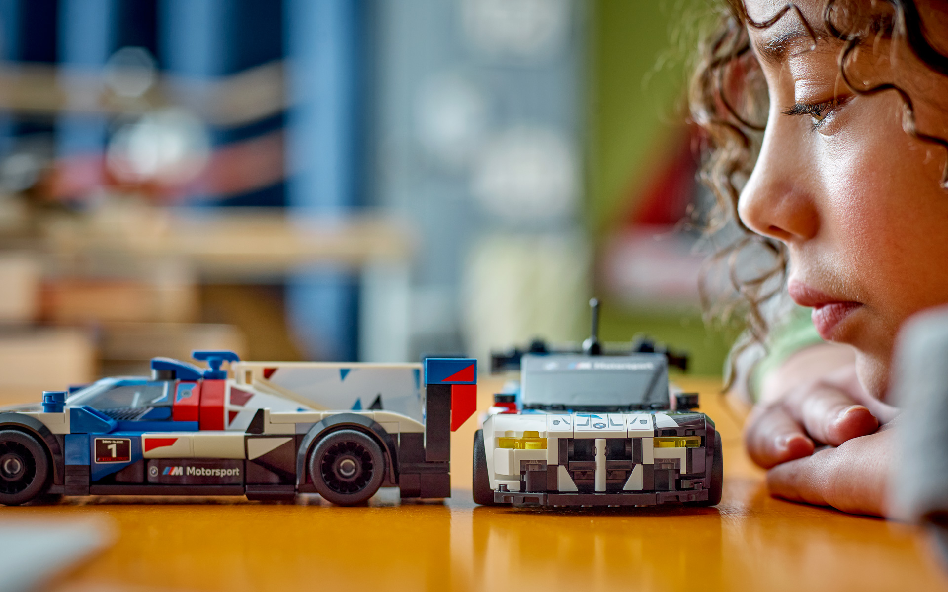 組み立てた後は2台でレースごっこも楽しめる