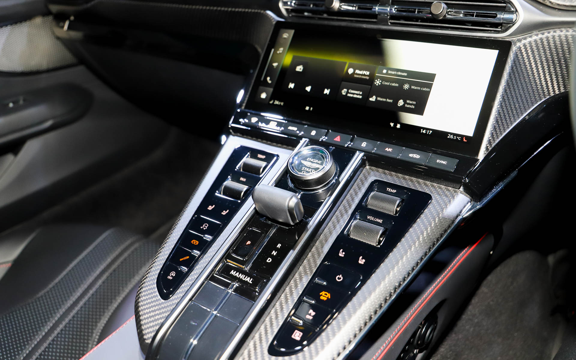 新型ヴァンテージのインテリア。トランク容量は235L～436Lを確保している