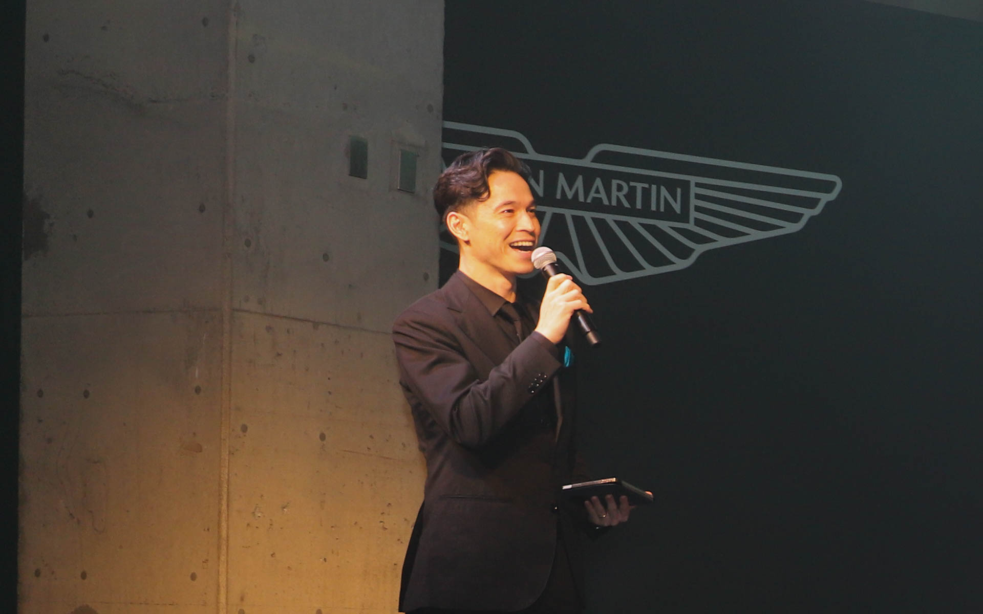 MCを務めたケリー隆介氏