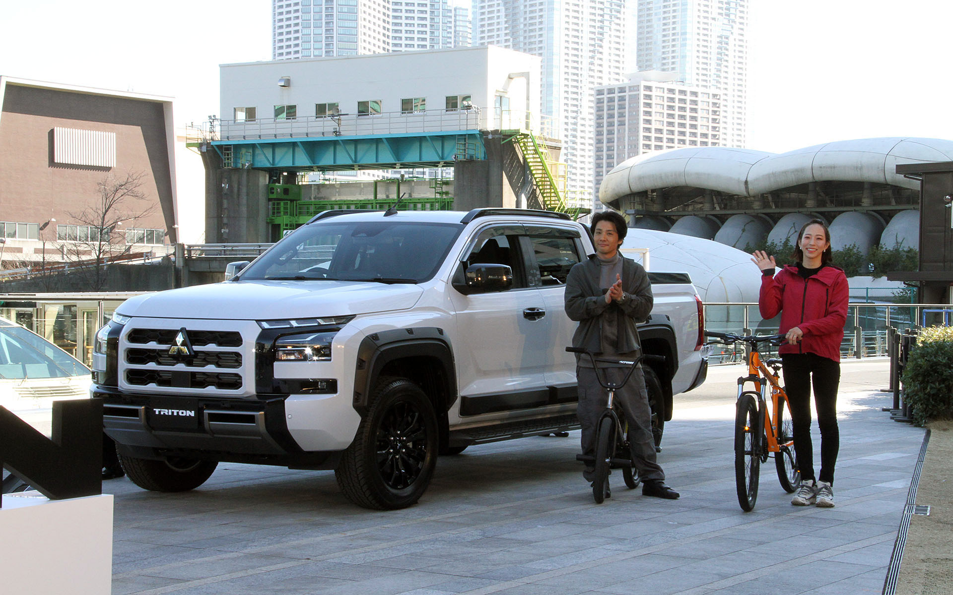 プロフリークライマーの野口啓代さん（右）、プロBMXライダーの内野洋平さん（左）も登壇