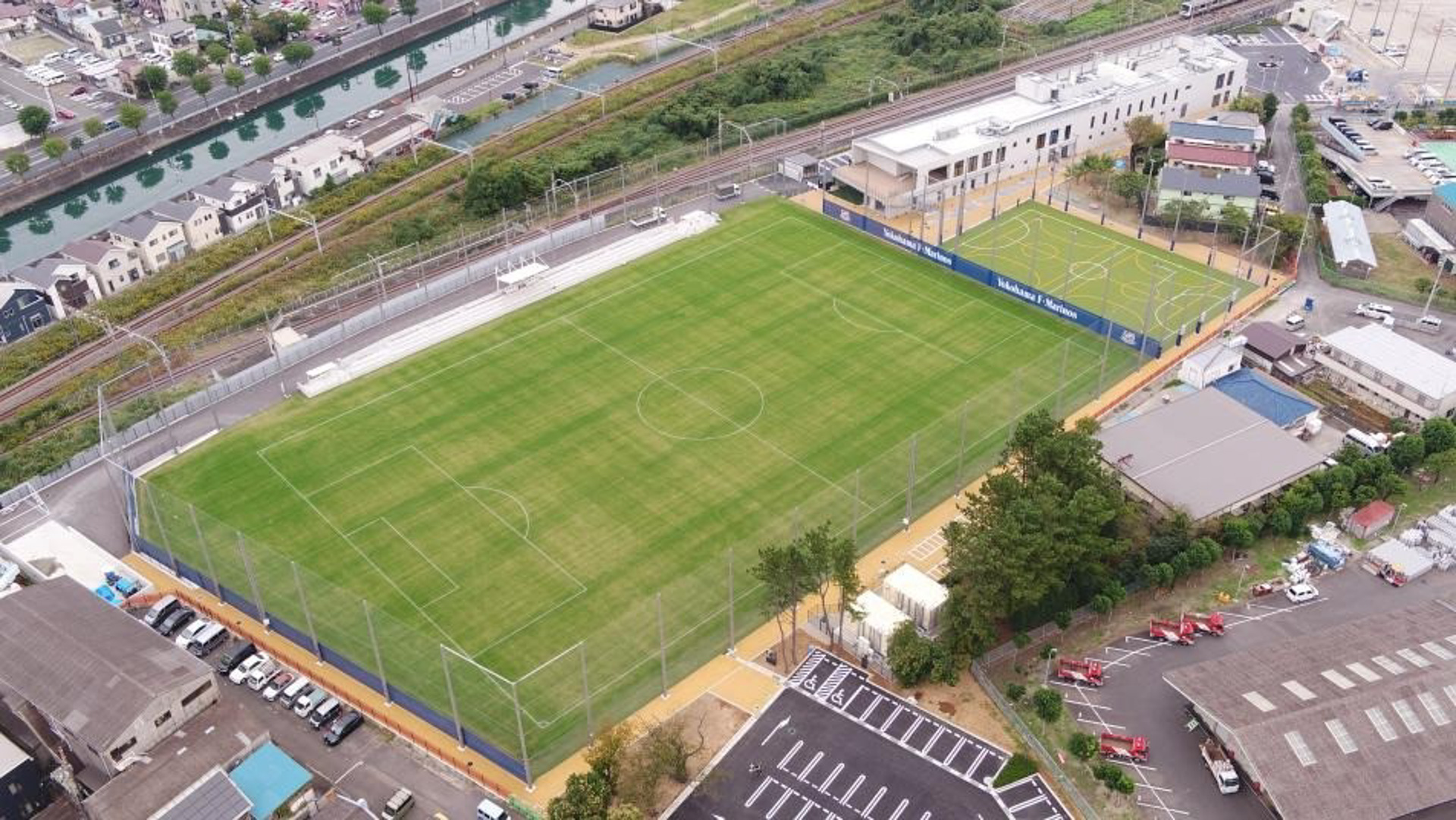 横浜F・マリノス練習場「F・Marinos Sports Park ～Tricolore Base Kurihama～」（市内久里浜）