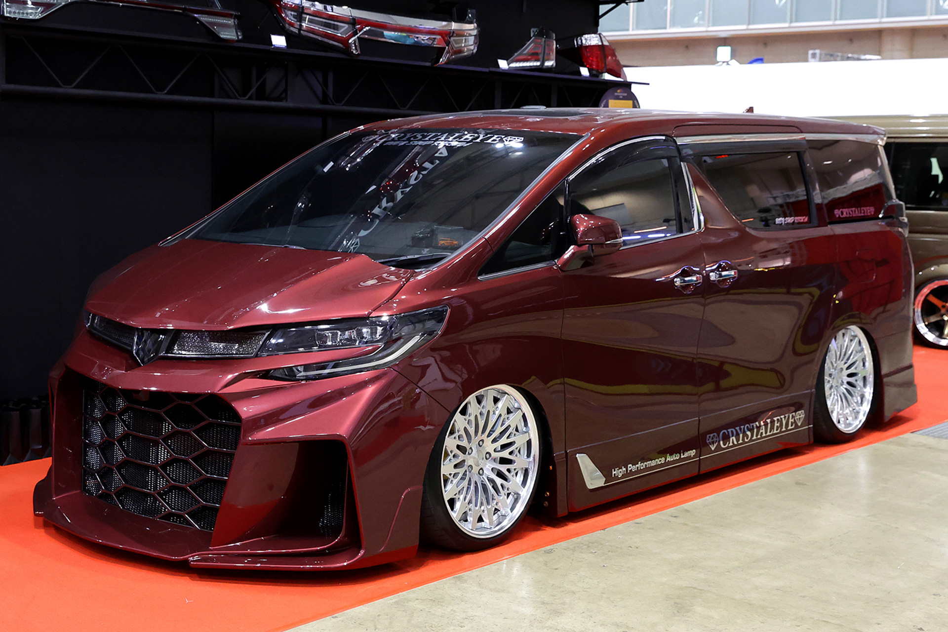 ドレスアップ・ミニバン/ワゴン部門：クリスタルアイ「アルファード」