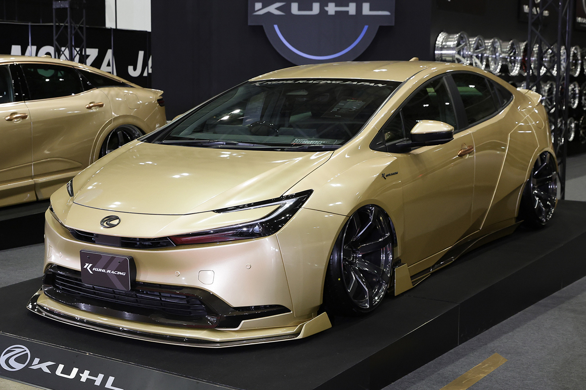 ドレスアップ・セダン部門：KUHL JAPAN「PRIUS 60R-GTW WIDE BODY」