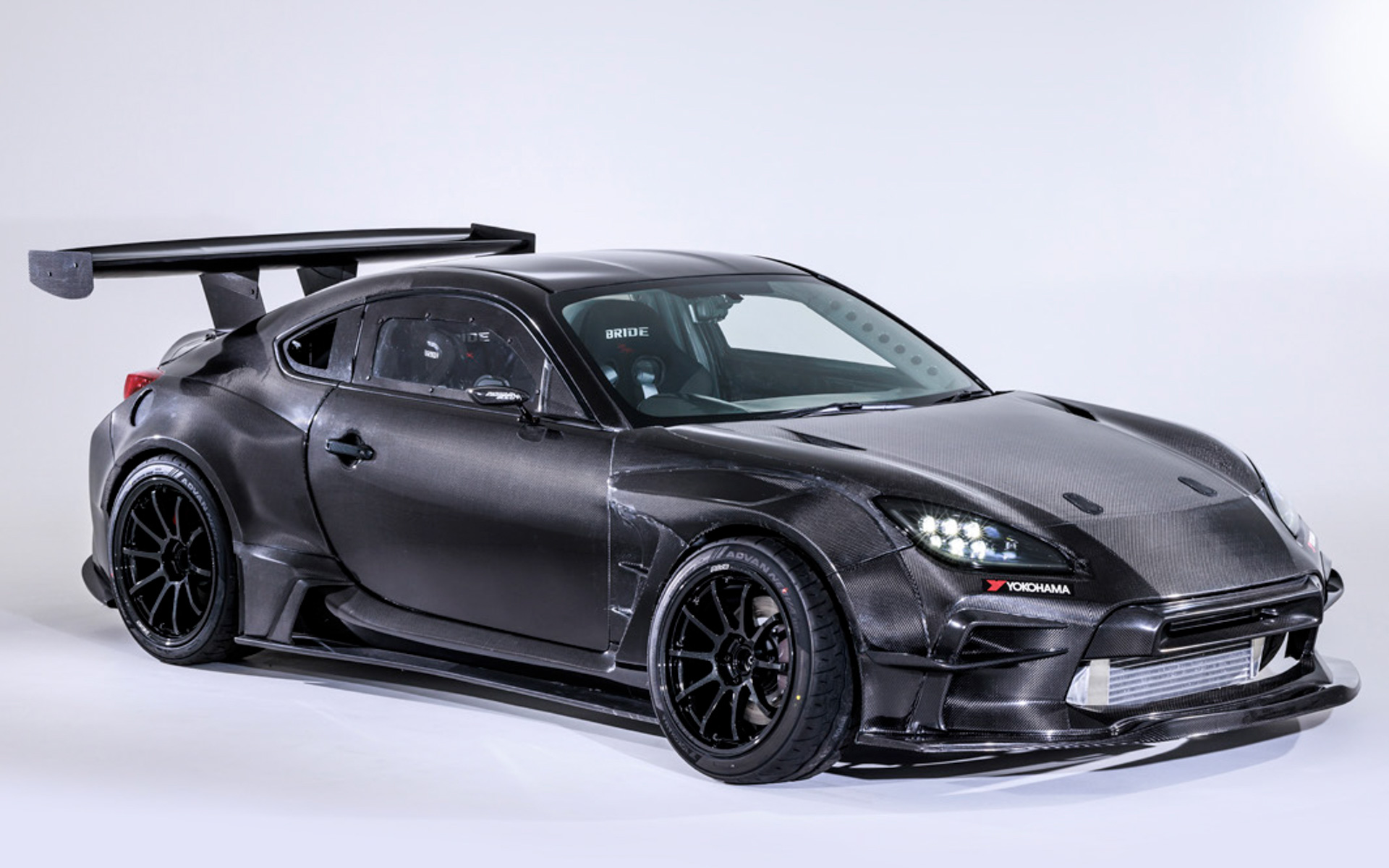 東京国際カスタムカーコンテスト2024のグランプリを受賞した風間オートサービスの「GR86カーボンスペック/ドリフト」