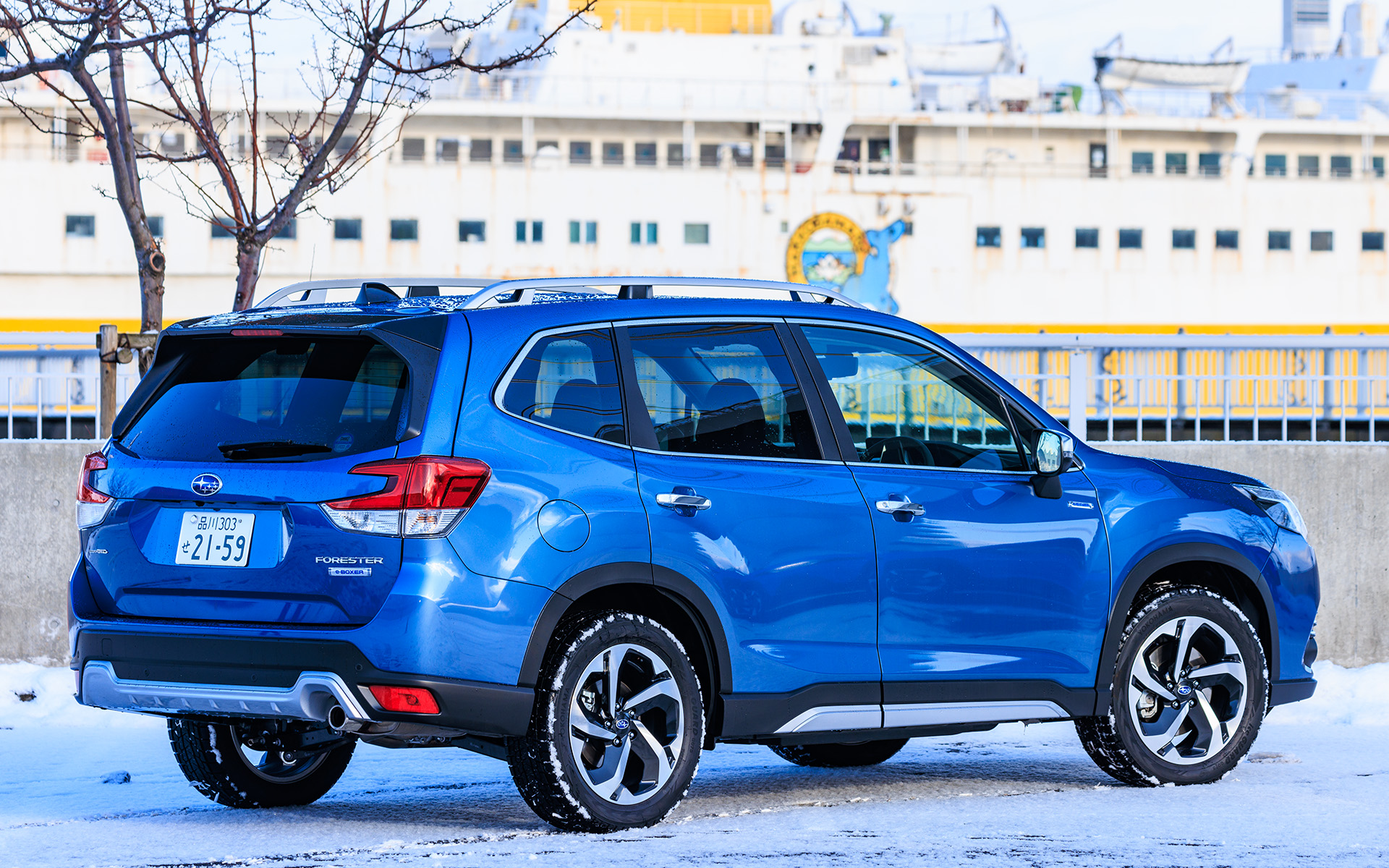 フォレスター アドバンス（339万9000円）。ボディサイズは4640×1815×1715mm（全長×全幅×全高、ルーフレール装着車は全高＋15mm）、ホイールベースは2670mm。最低地上高は220mmを確保