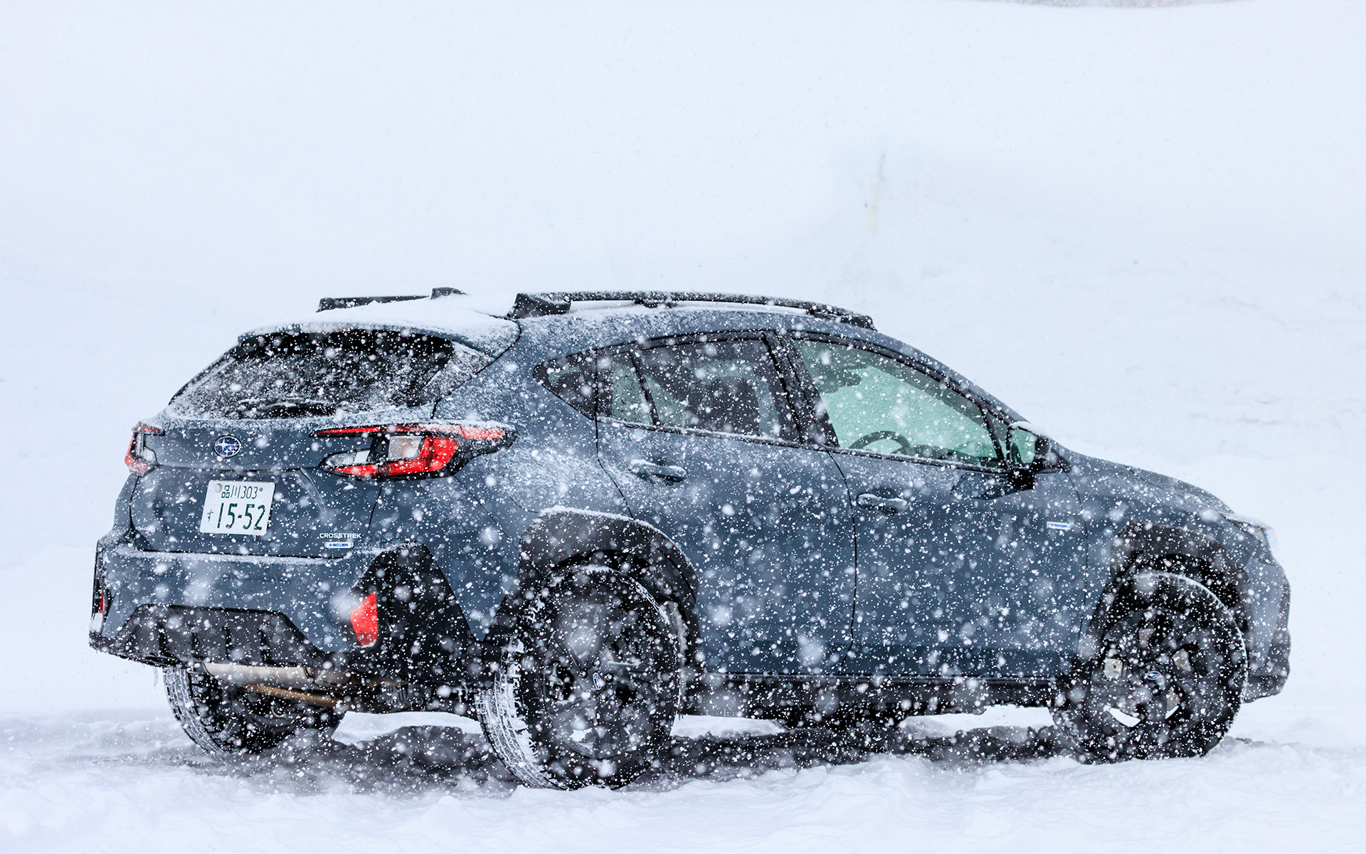 クロストレック リミテッド（2WDモデル306万9000円/4WDモデル328万9000円）。ボディサイズは4480×1800×1575mm（全長×全幅×全高、ルーフレール装着車は全高＋15mm）、ホイールベースは2670mm。最低地上高は200mm