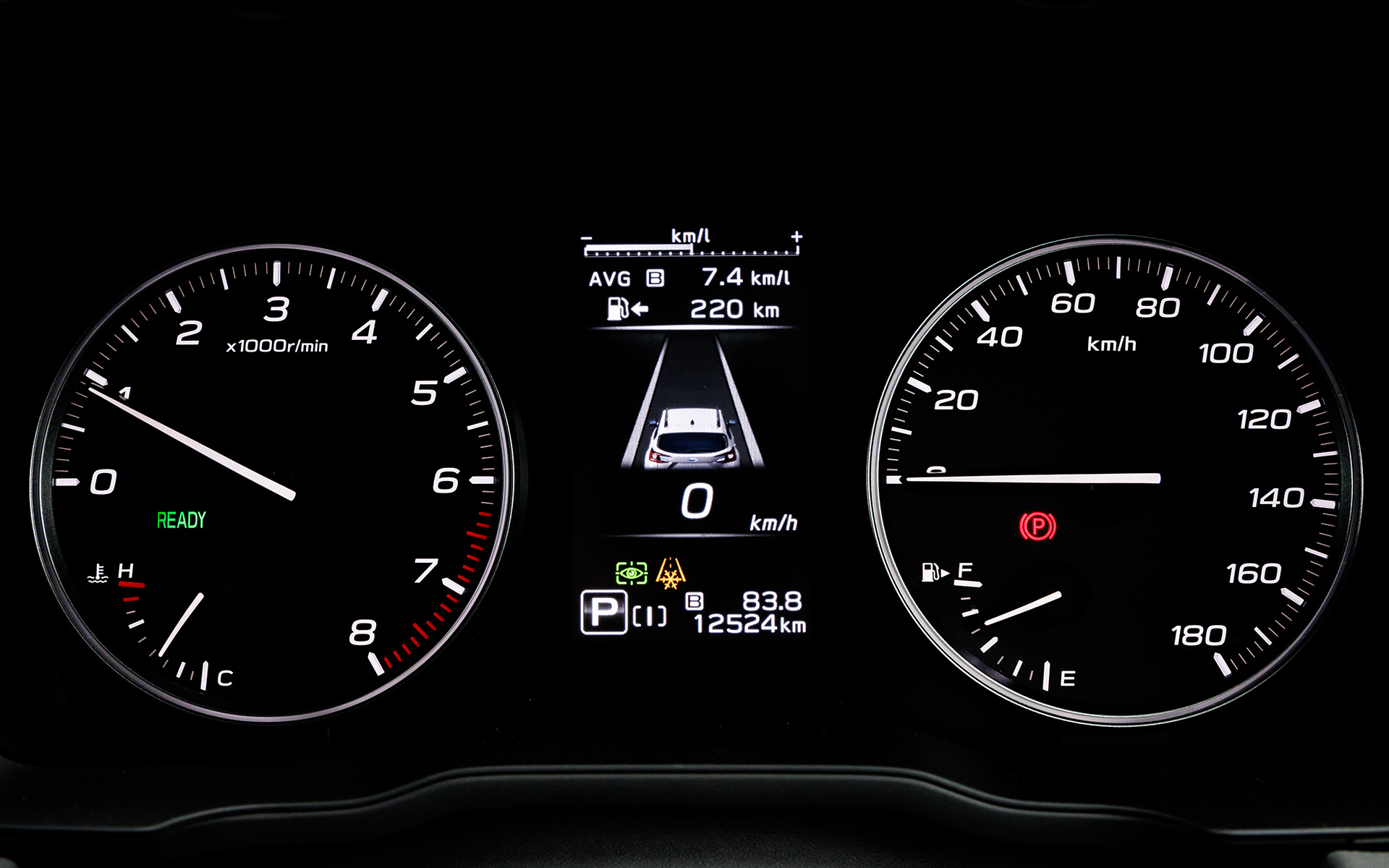 クロストレック リミテッドのインテリア。縦長の11.6インチのセンターインフォメーションディスプレイは標準装備となる