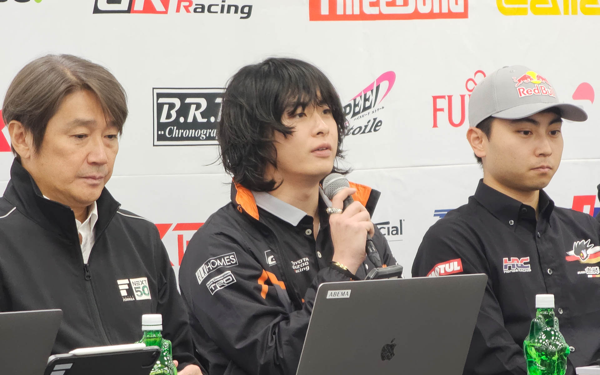 大湯都史樹選手（写真中央）