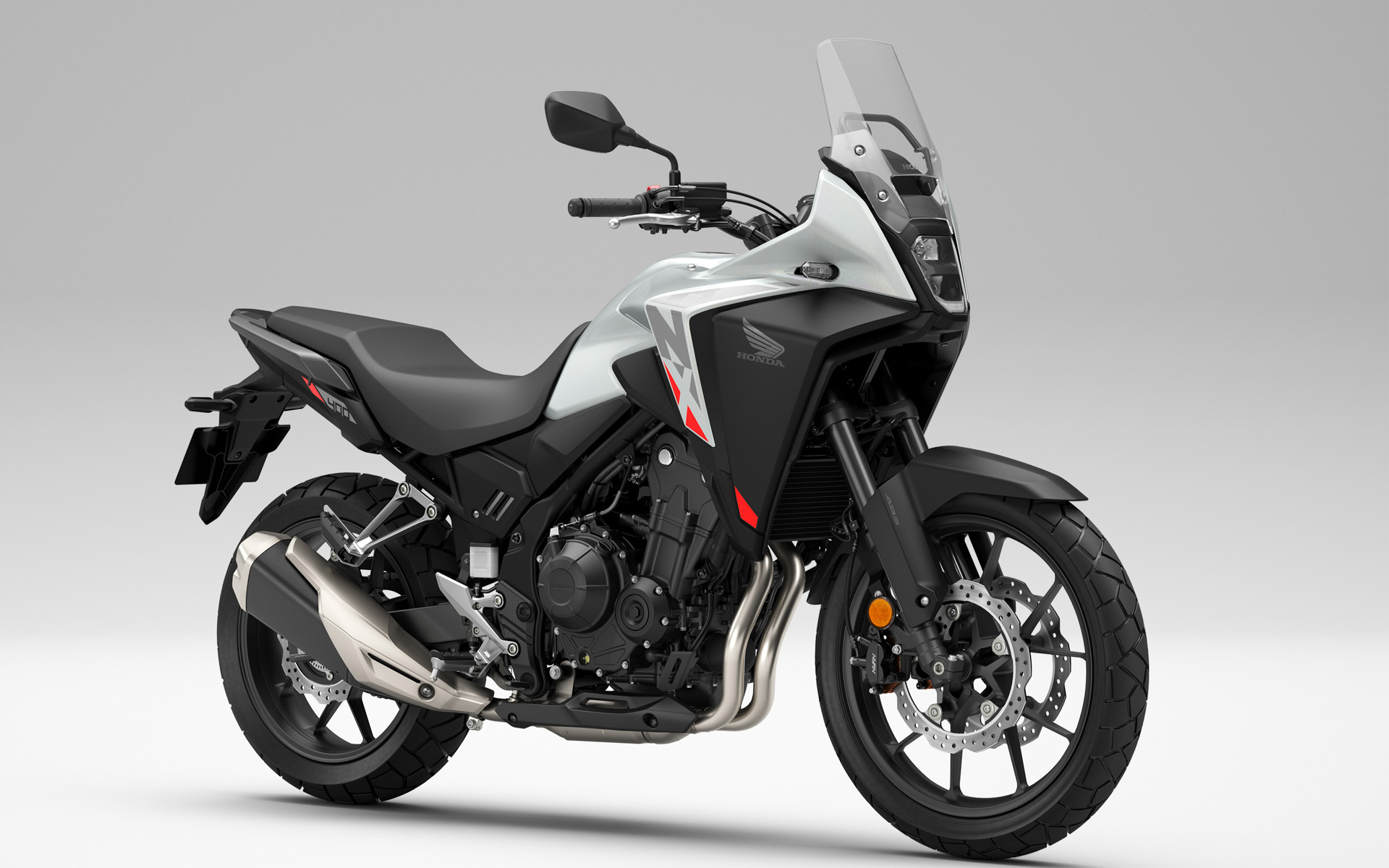 クロスオーバーモデル「NX400」