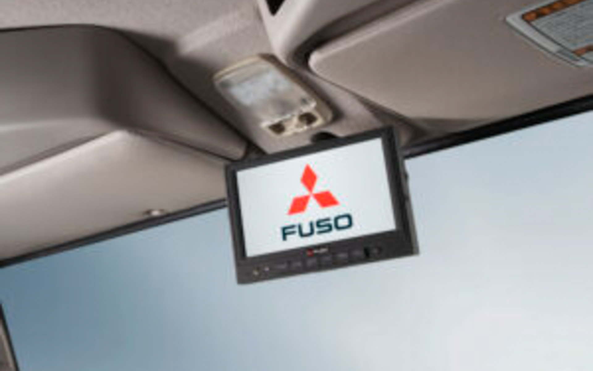 新規搭載リヤビューカメラ（標準設定）