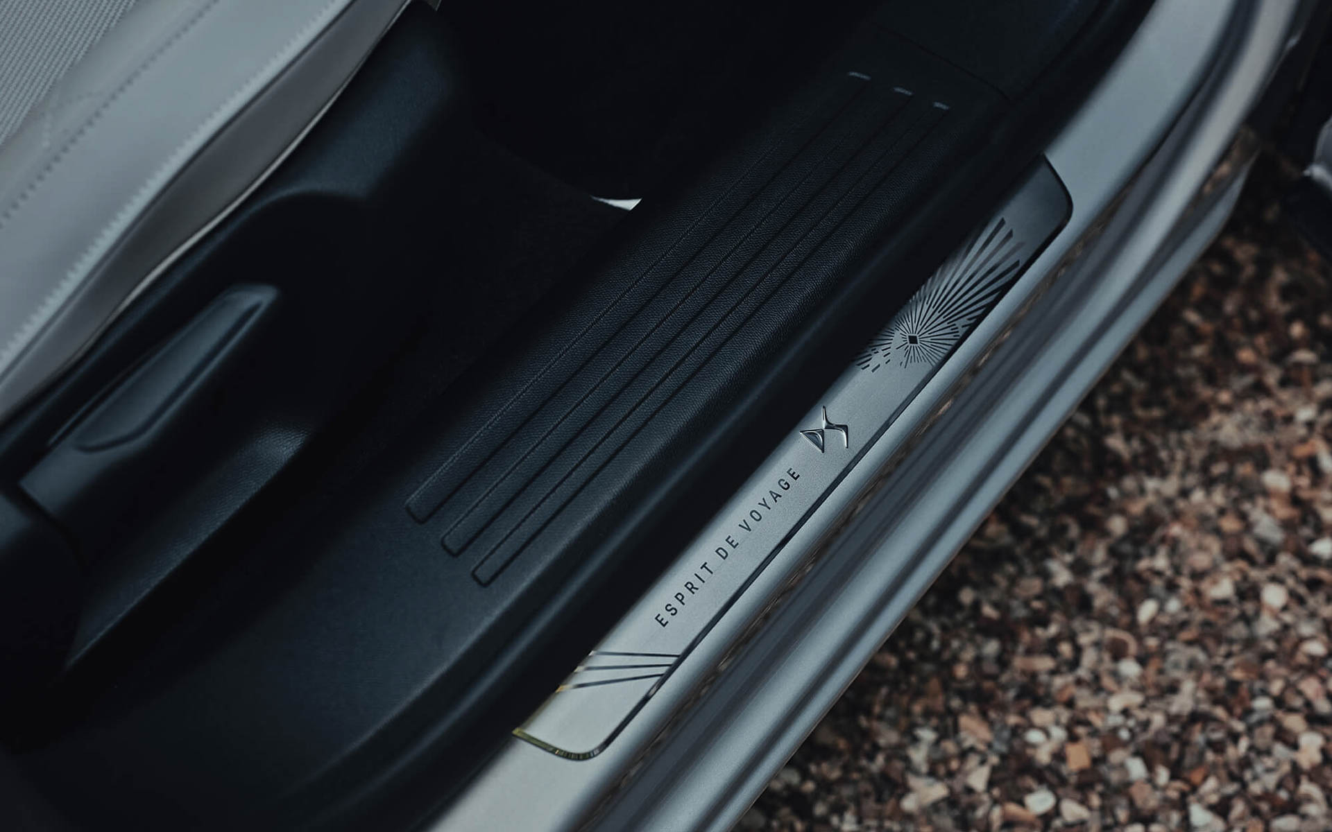 DS COLLECTION「Esprit de Voyage」モデル共通の特別装備