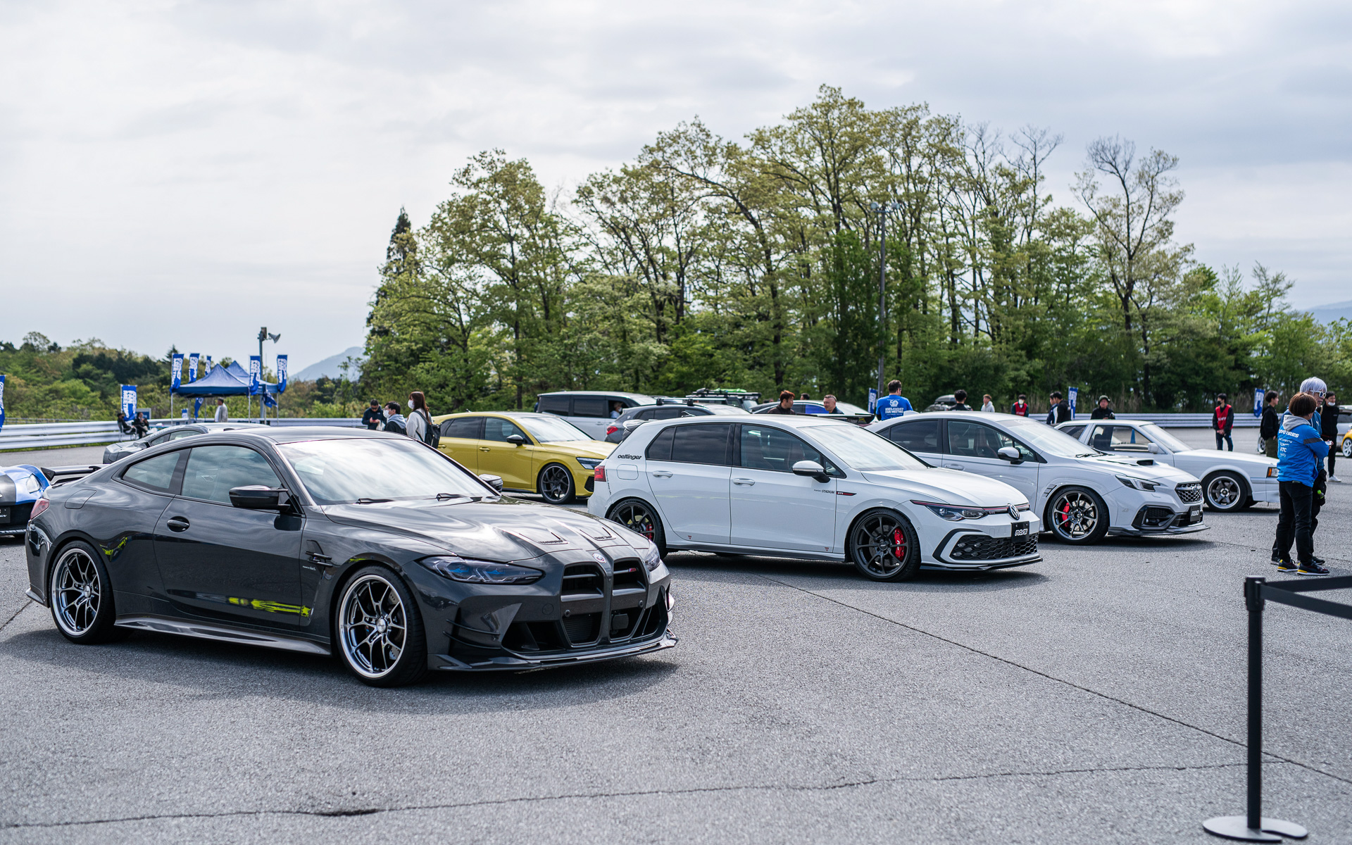 最新デモカーが並ぶ